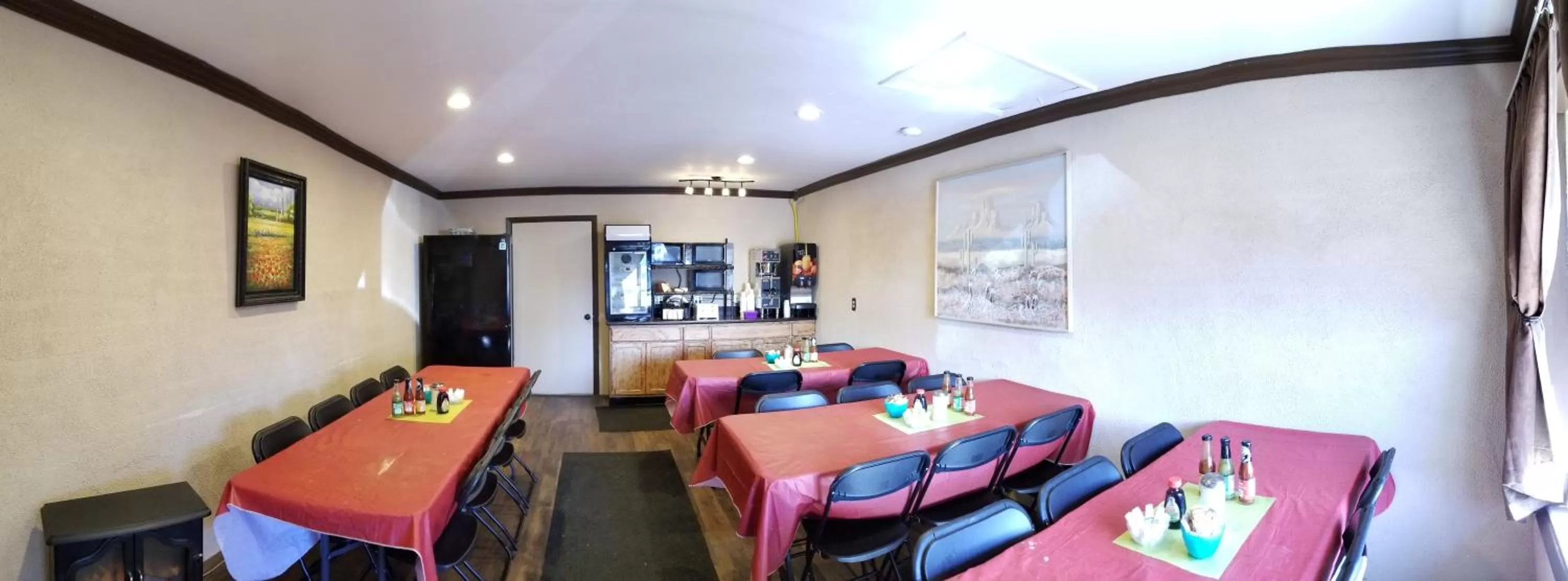 Food and drinks in Adobe Sands Motel