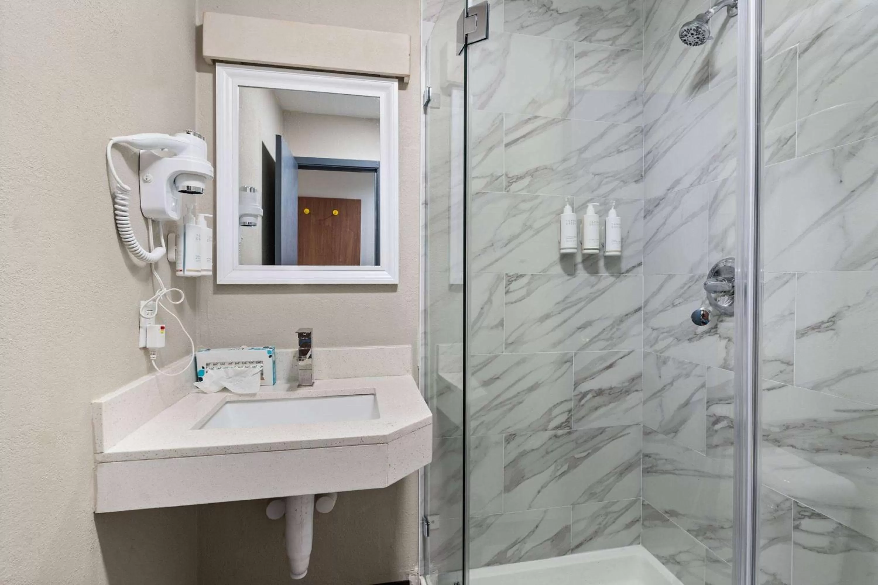 TV and multimedia in Days-Inn by Wyndham Albuquerque I-25