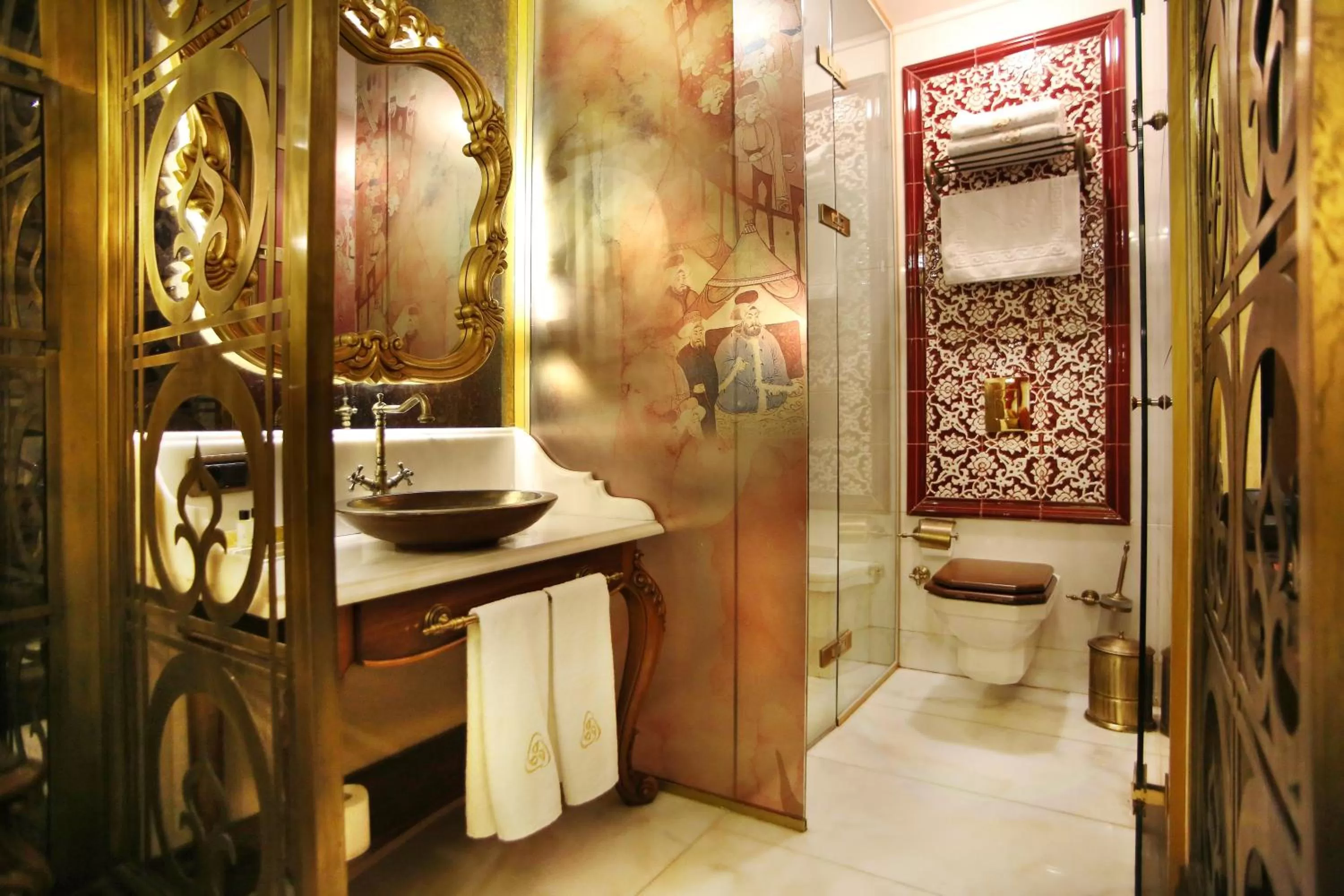 Shower in Daru Sultan Hotels Galata