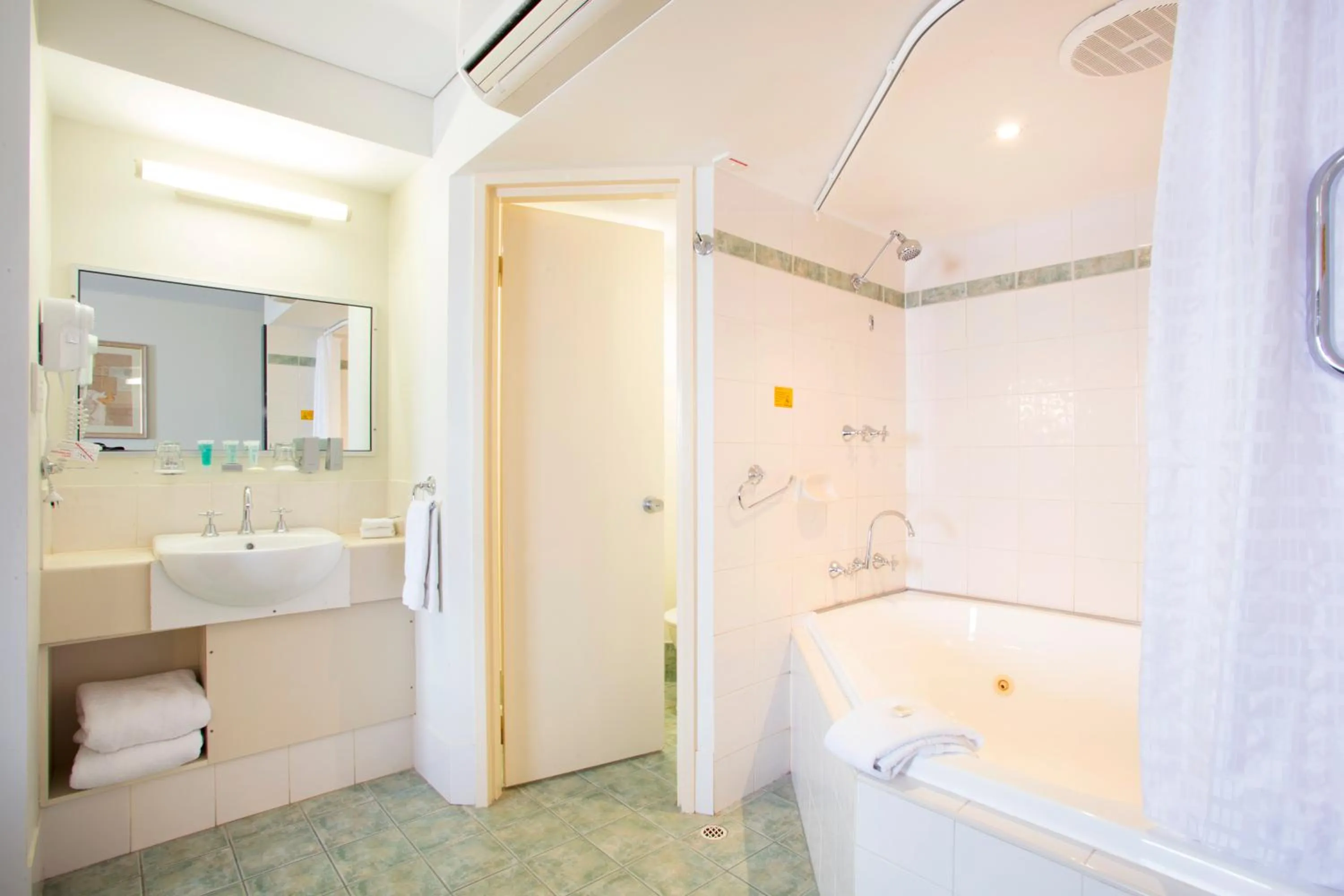 Bathroom in Hotel Northbridge