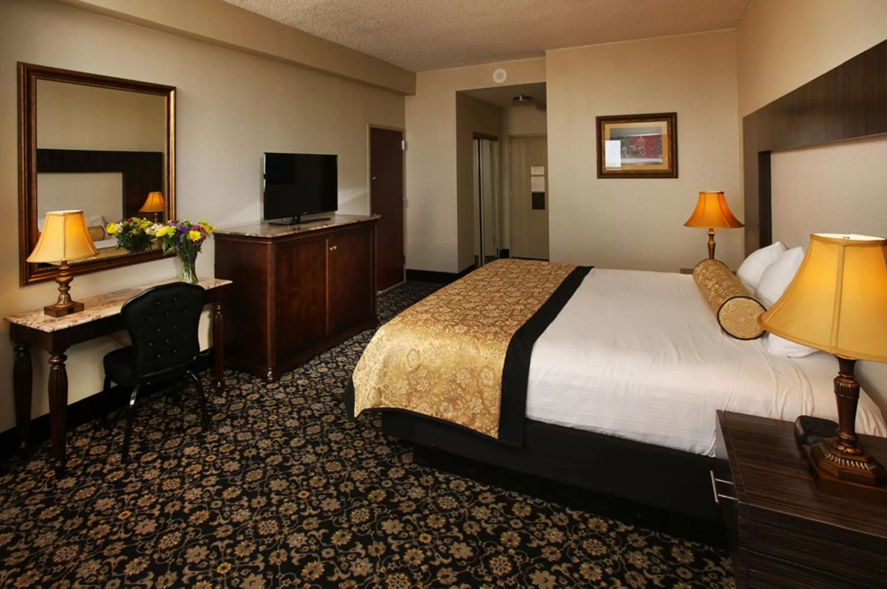 Bed in The Claridge Hotel