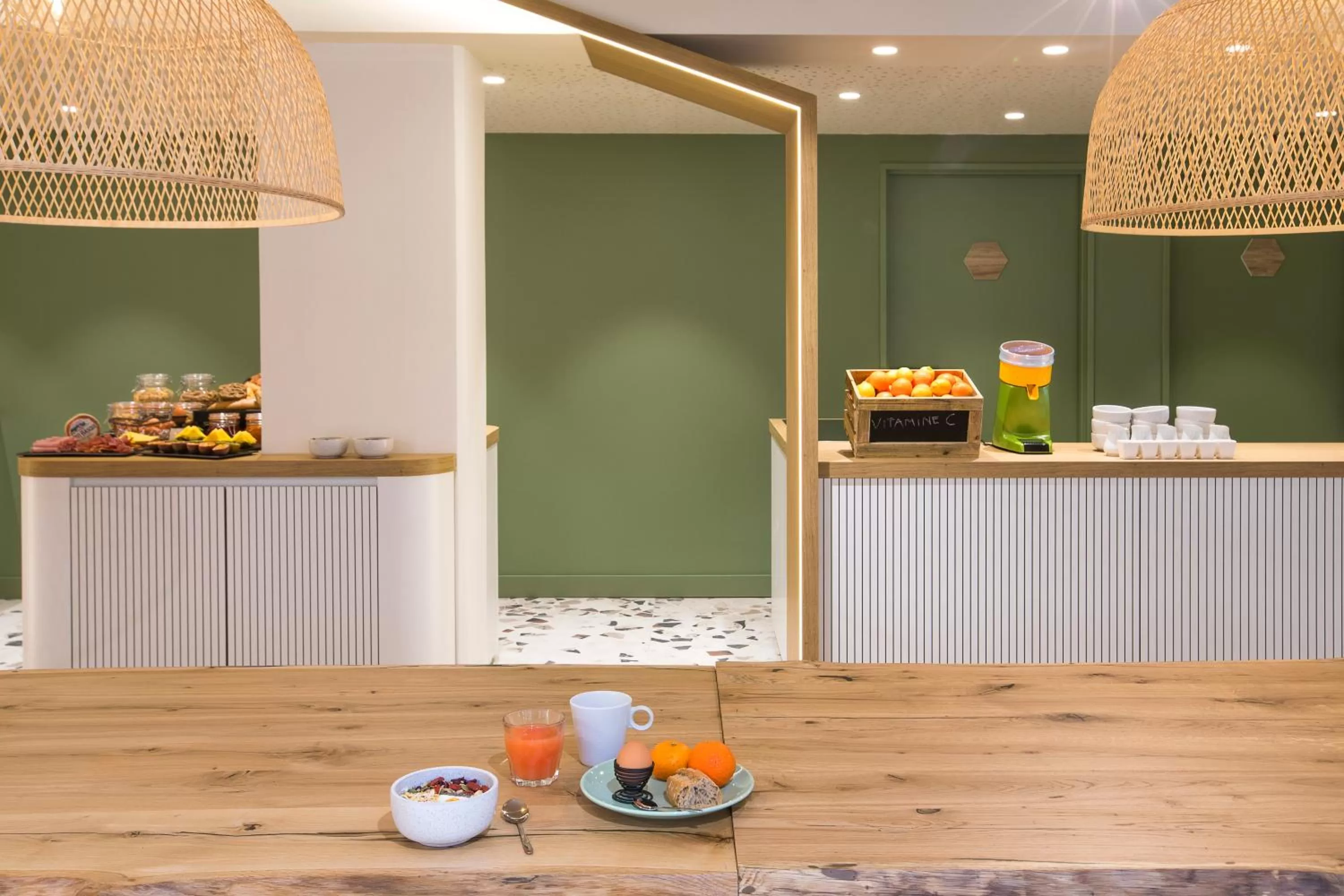 Breakfast in Hôtel Life Bordeaux Gare - BG