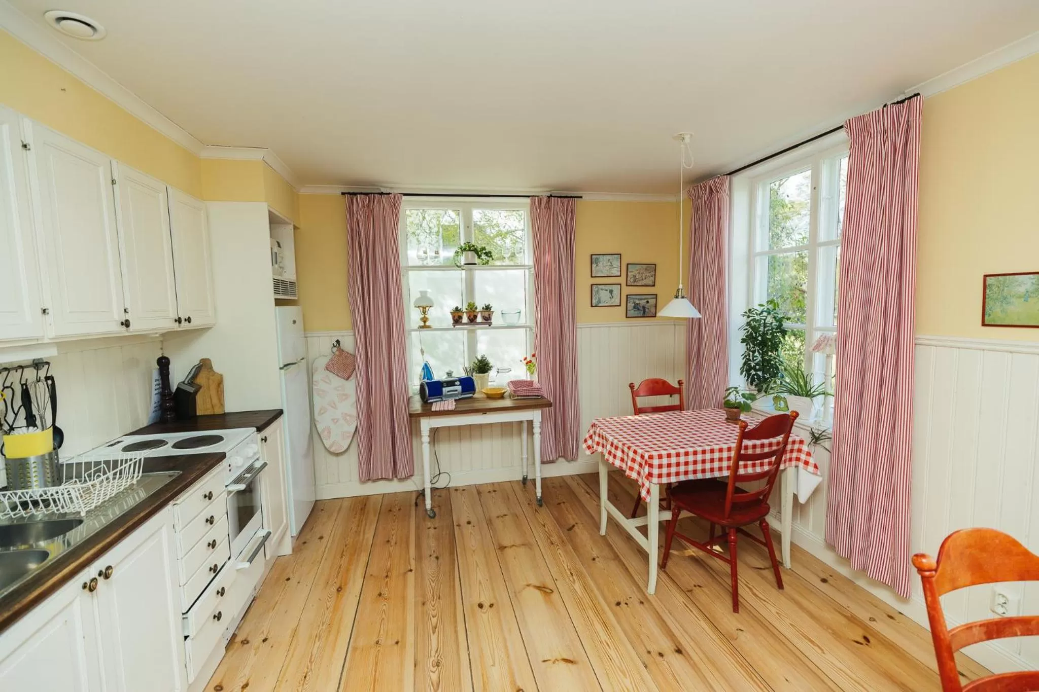 Kitchen or kitchenette in Bäcks Bed & Breakfast