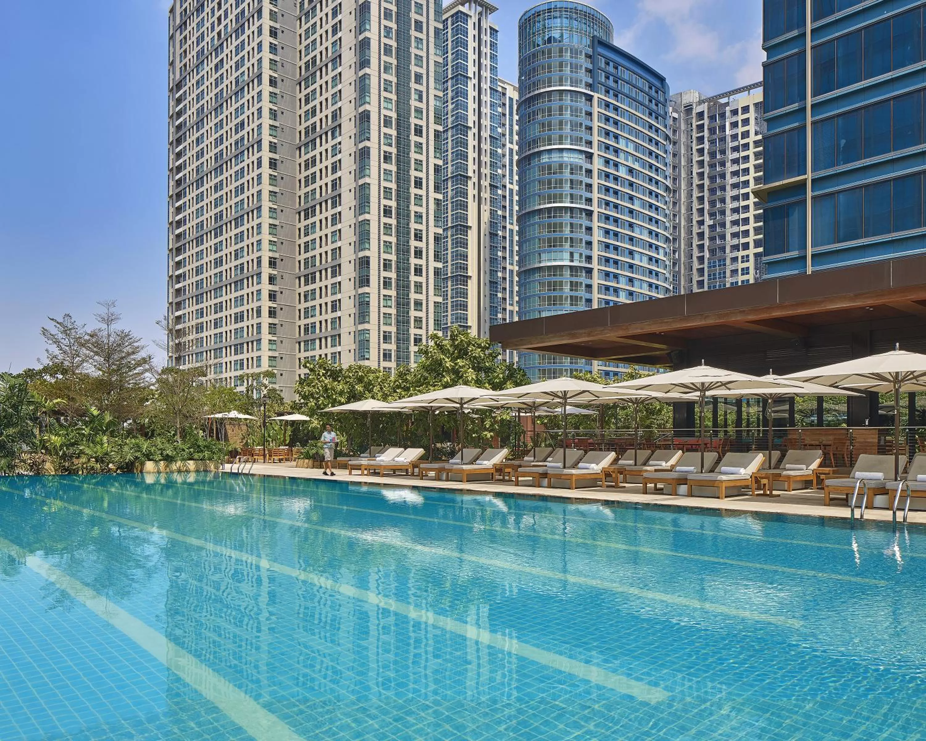 Swimming pool in Grand Hyatt Manila