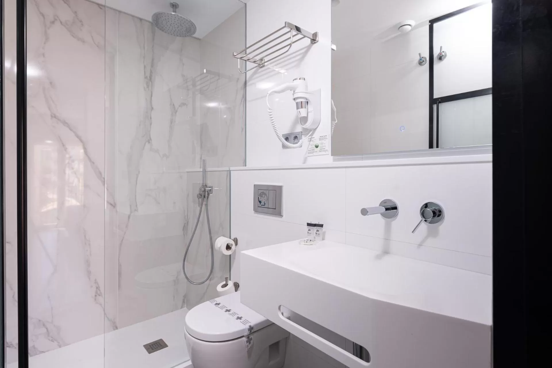 Shower in Hotel La Milagrosa