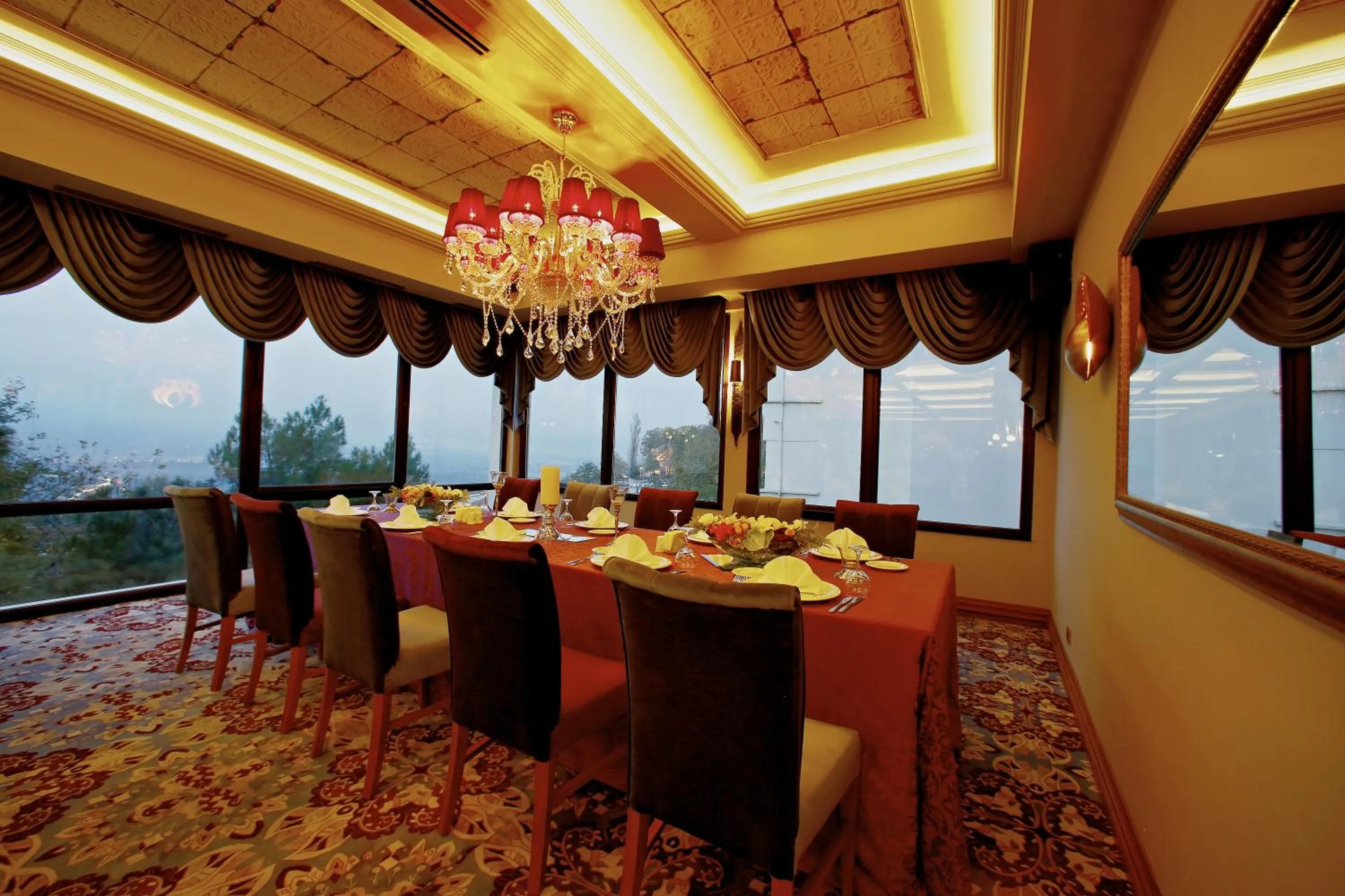 Restaurant/places to eat in Gonluferah Thermal Hotel