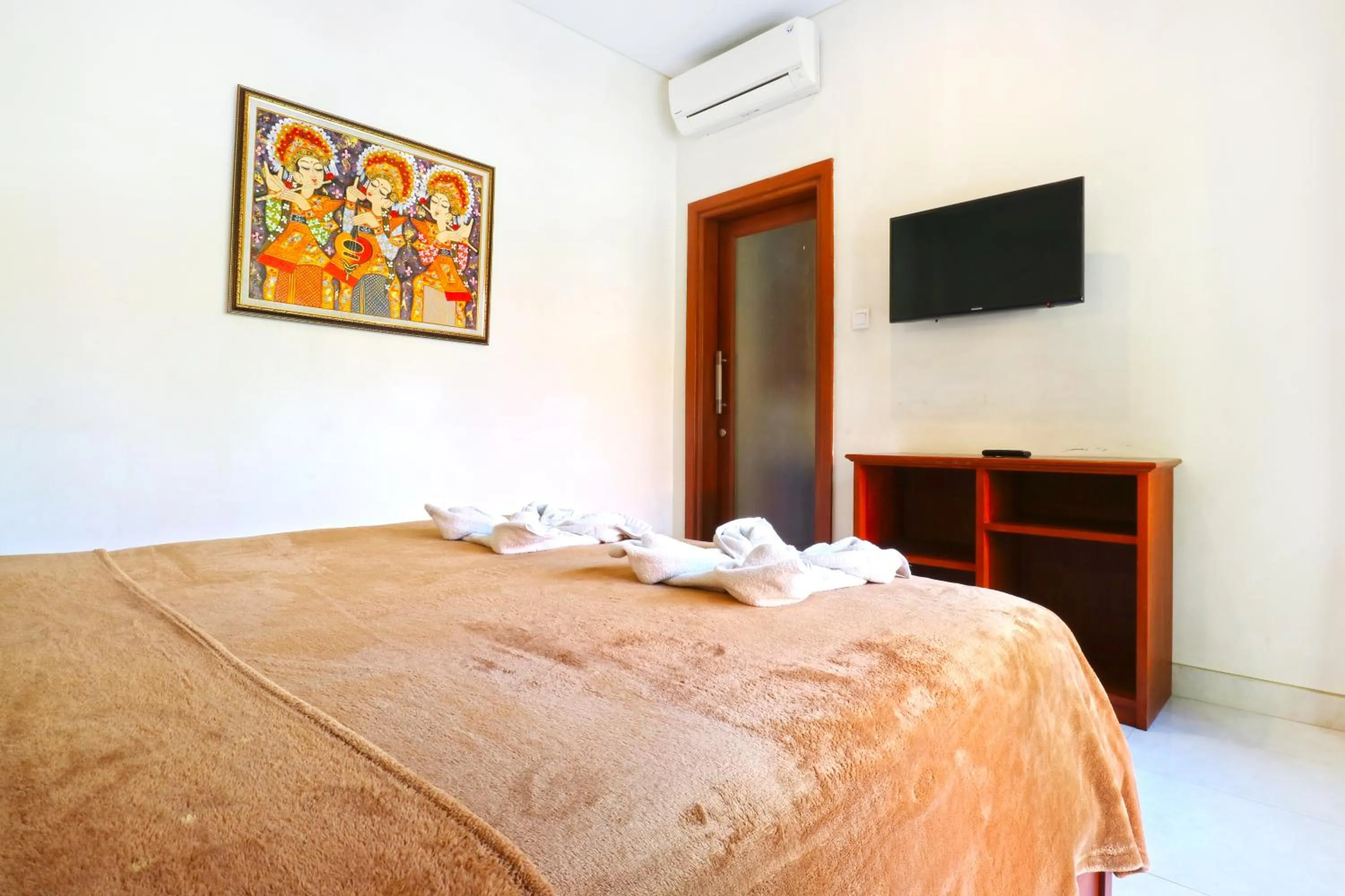 Bedroom, Bed in Gora Beach Inn