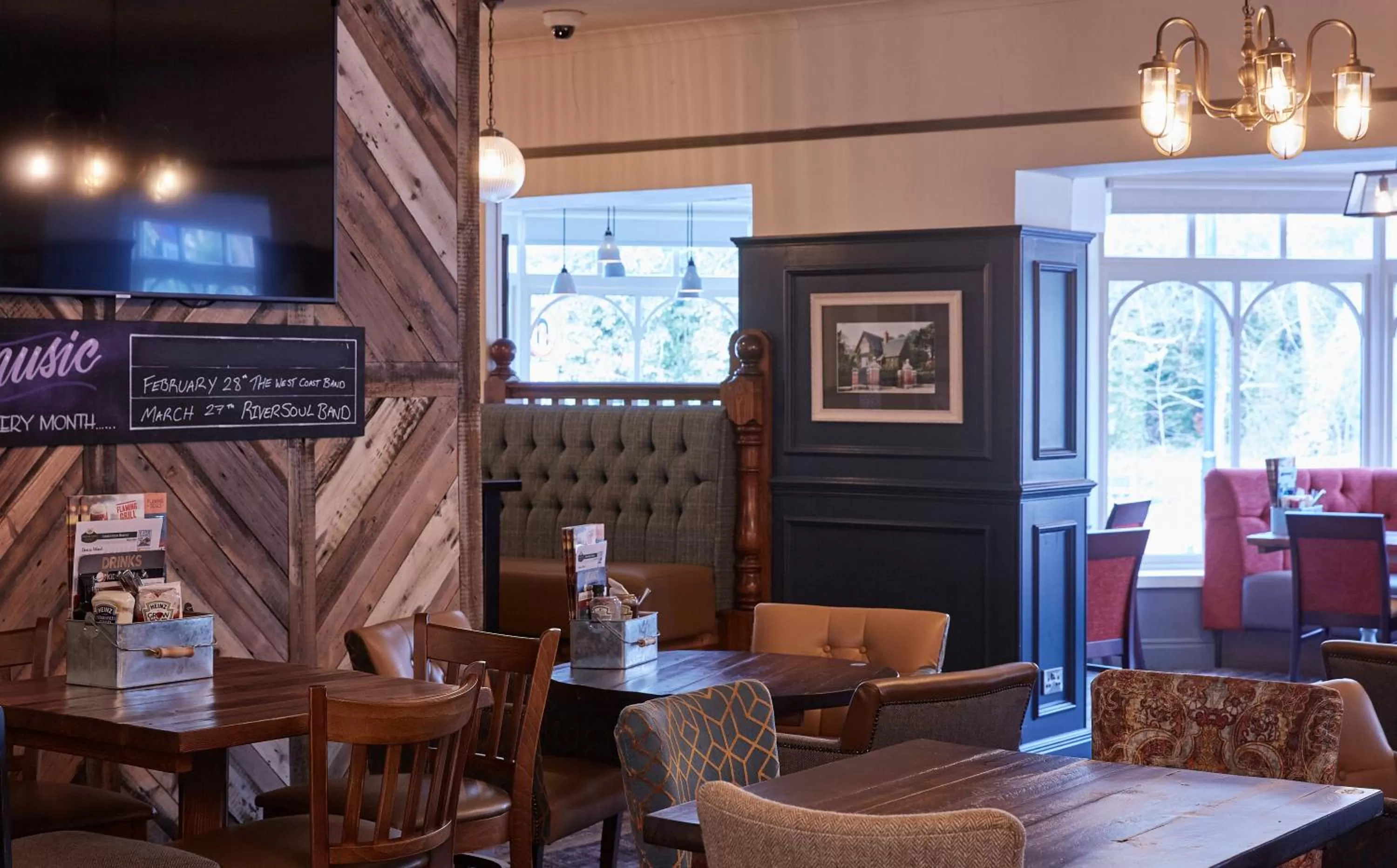 Lounge or bar in Corner House Inn by Greene King Inns