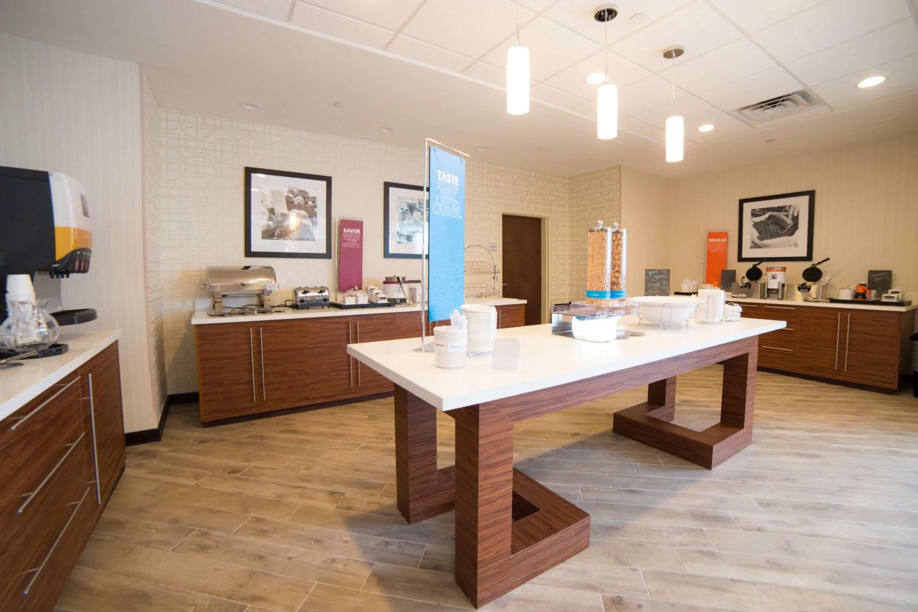 Dining area in Hampton Inn Atlantic City/Absecon, NJ