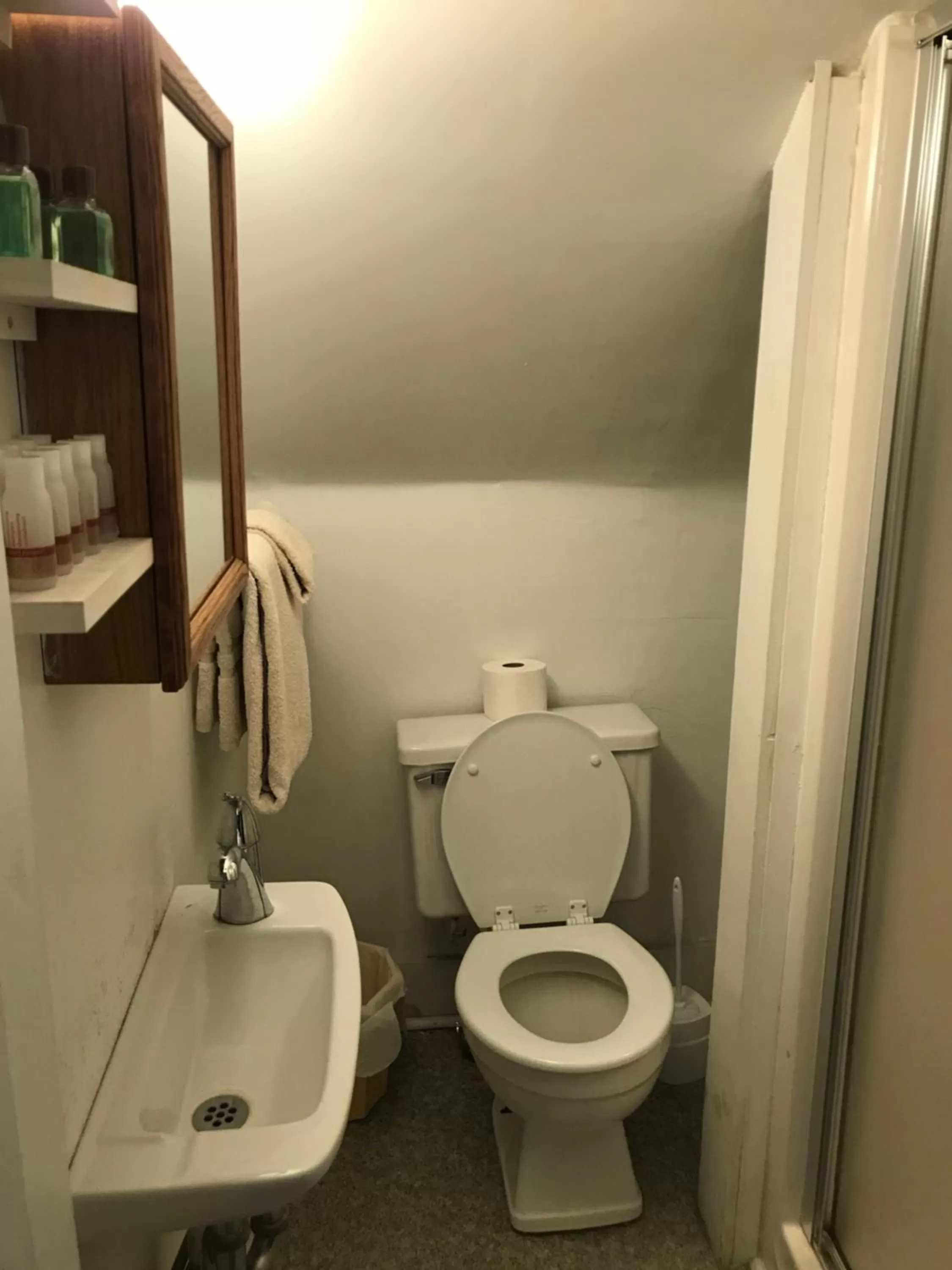 Bathroom in Maple Hill Farm Bed & Breakfast