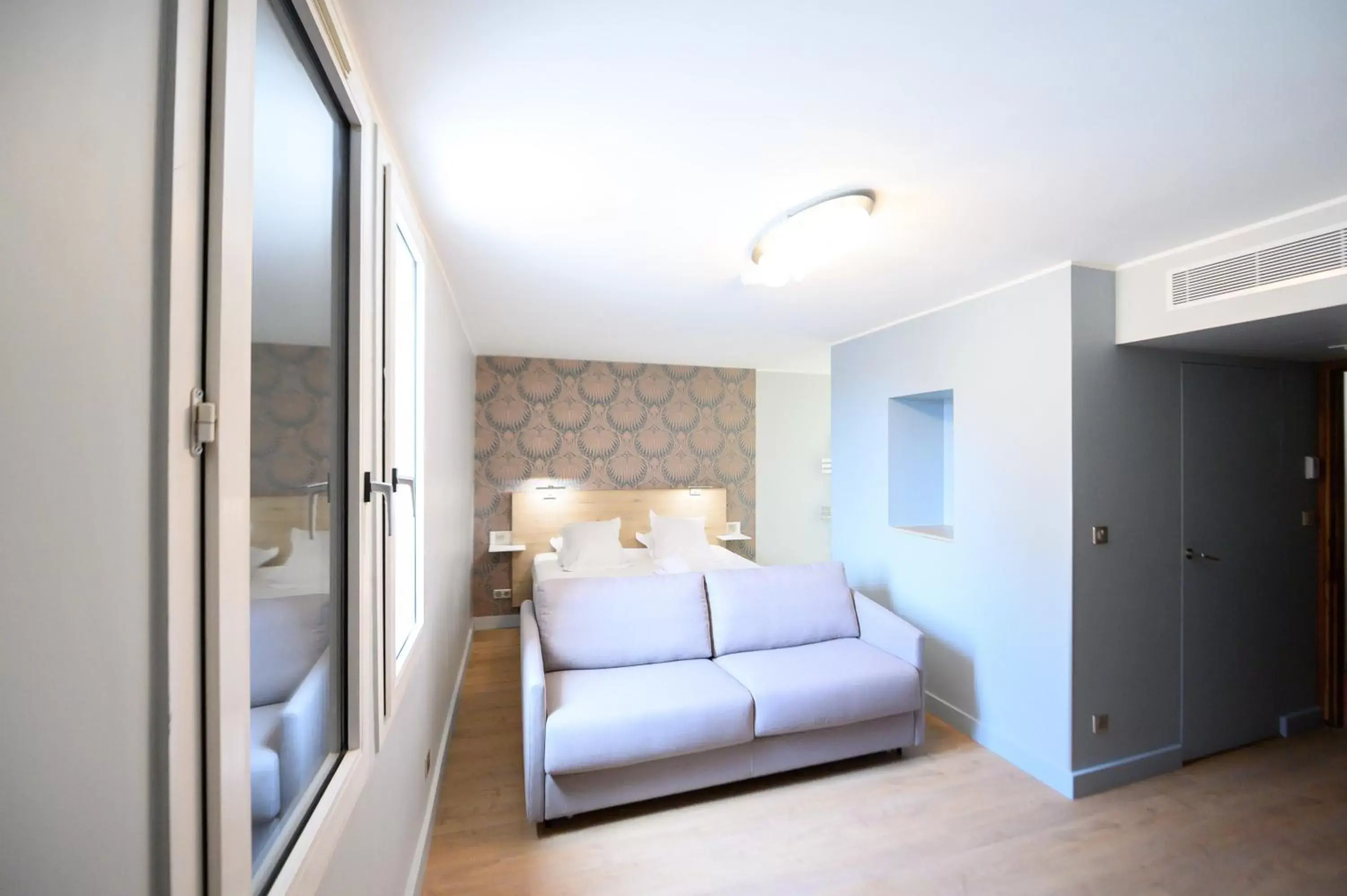 Junior Suite with Sauna Access in Grand Hôtel Dauphiné, Boutique Hôtel & Suites Junior Suite with Sauna Access in Grand Hôtel Dauphiné, Boutique Hôtel & Suites