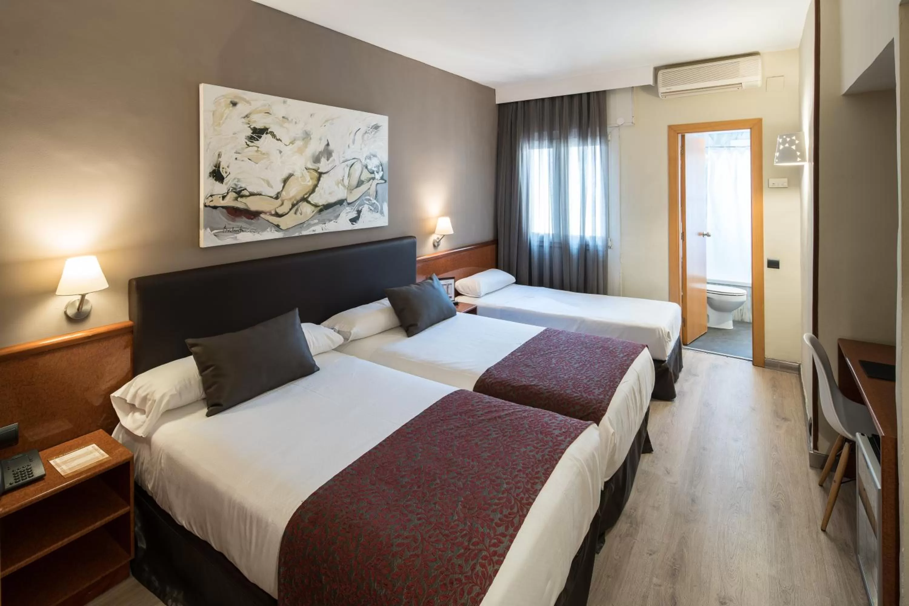 Triple Room in Catalonia Castellnou