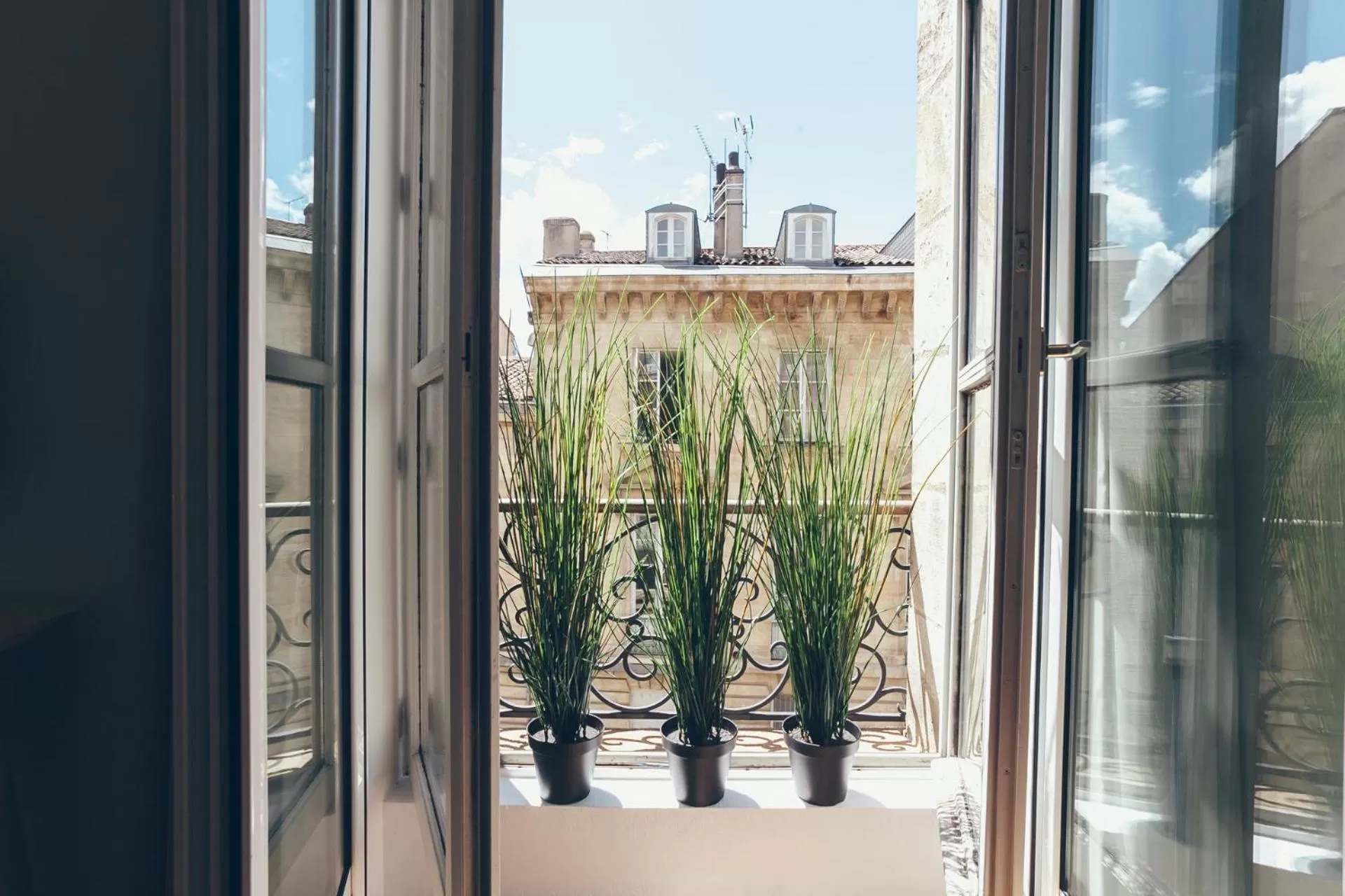 Day in Appartement T4 cours de l'intendance