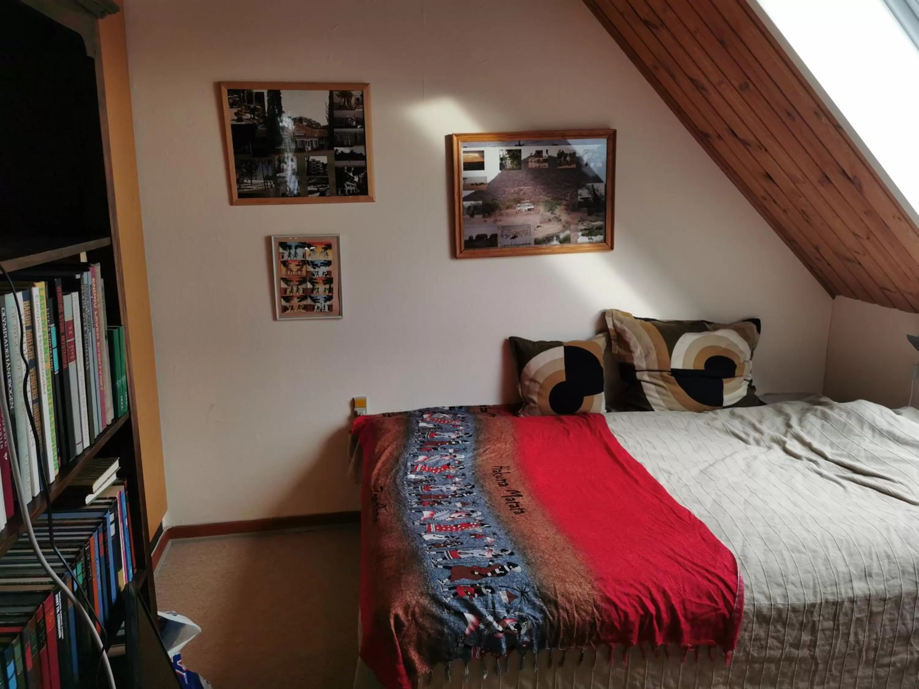 Property building, Bed in Annys Bed & Breakfast