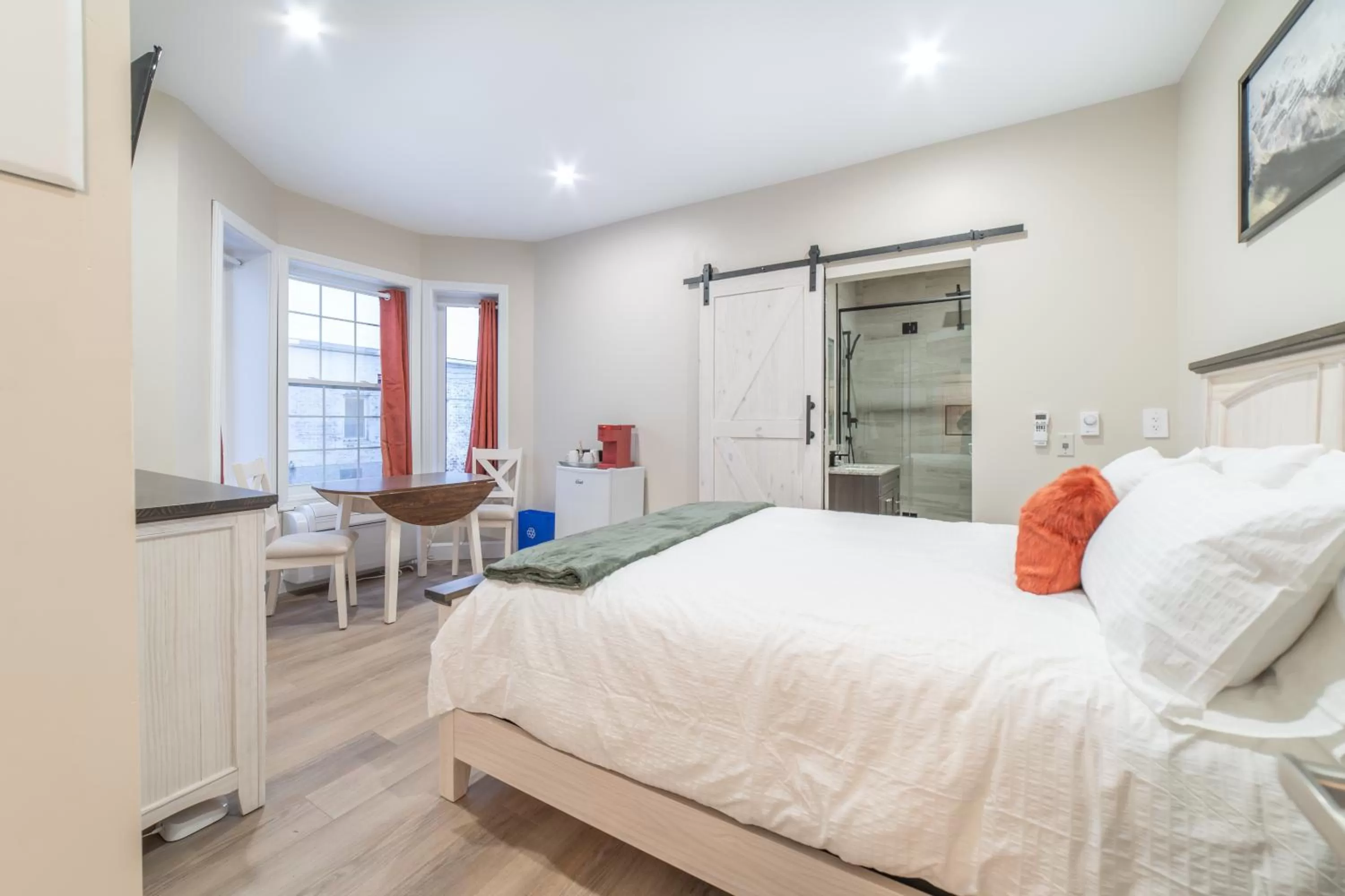 Bed in Riverside Inn