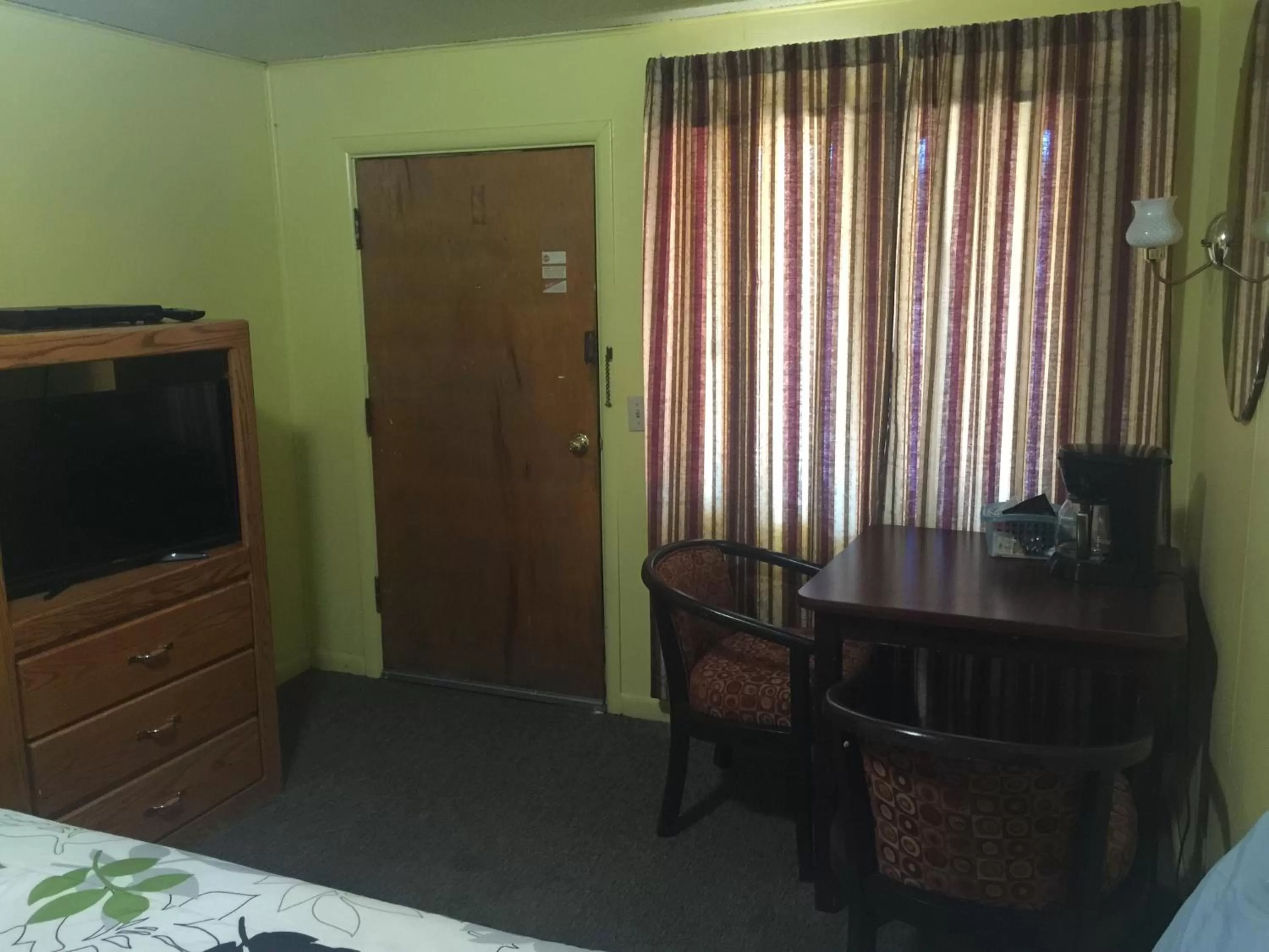 Decorative detail, Bed in Budget Inn Motel Chemult