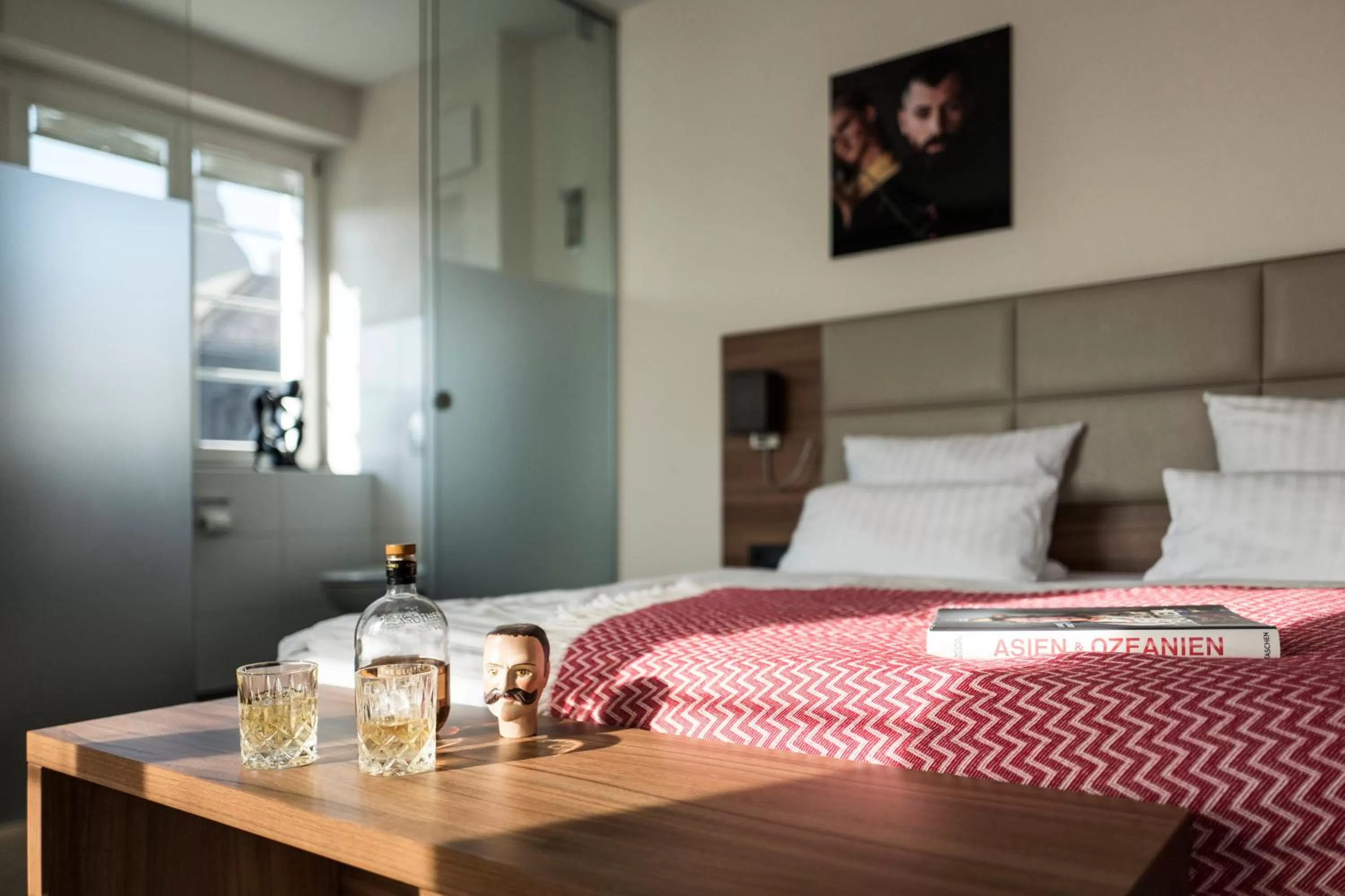 Bed in Kunsthotel "Drei König" am Marktplatz Stadt Lörrach