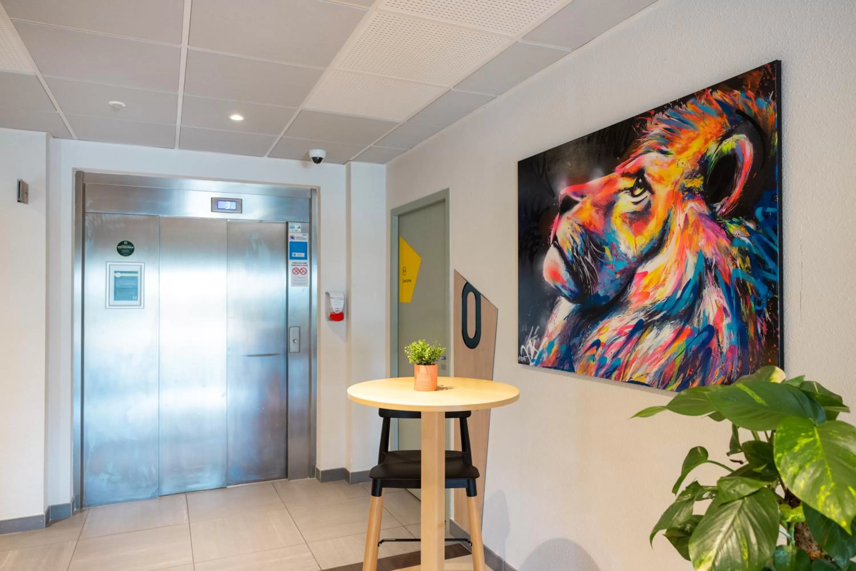 Lobby or reception in B&B HOTEL Troyes Magasins d'usine