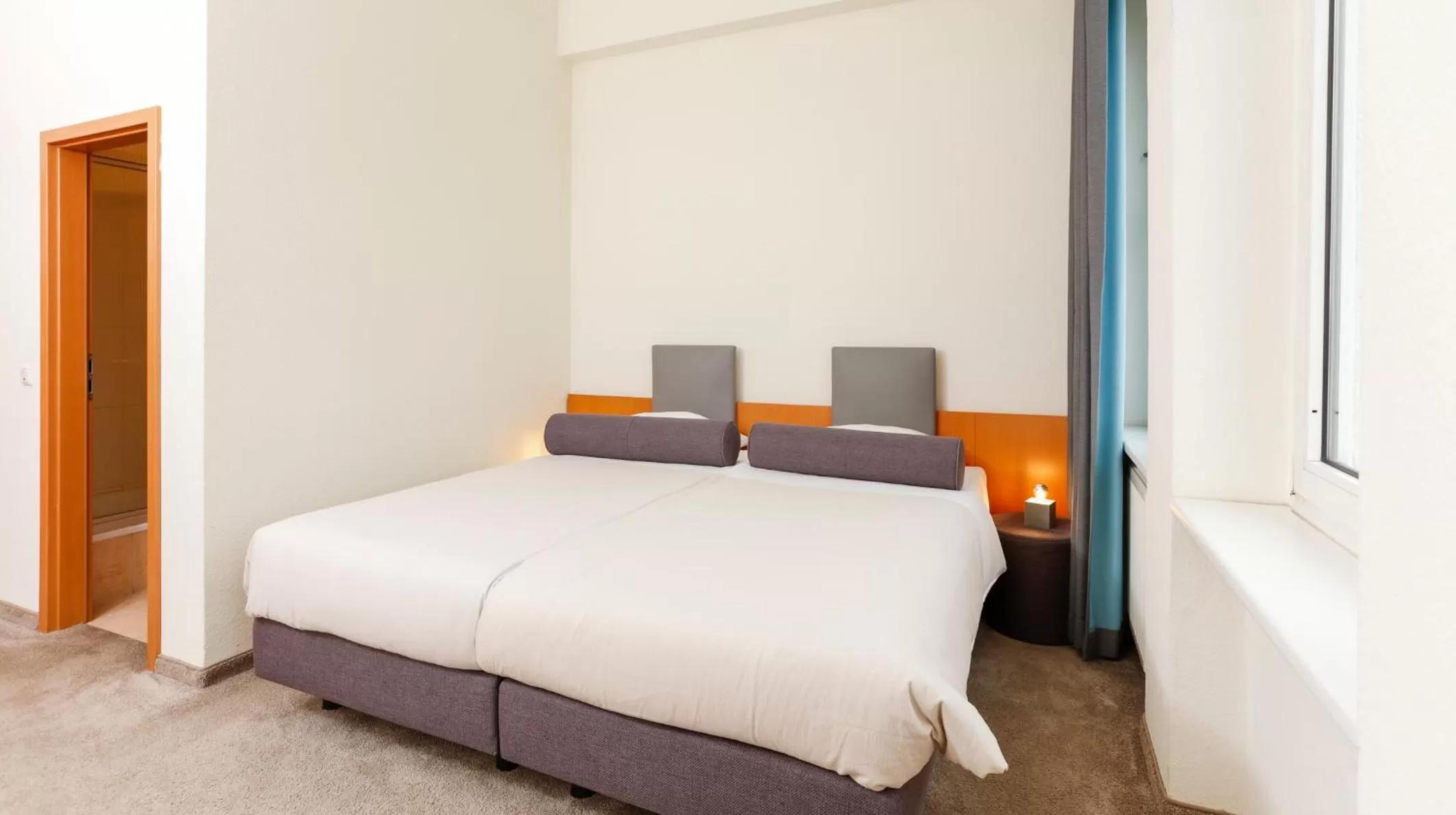 Bed in Hotel am Rhein