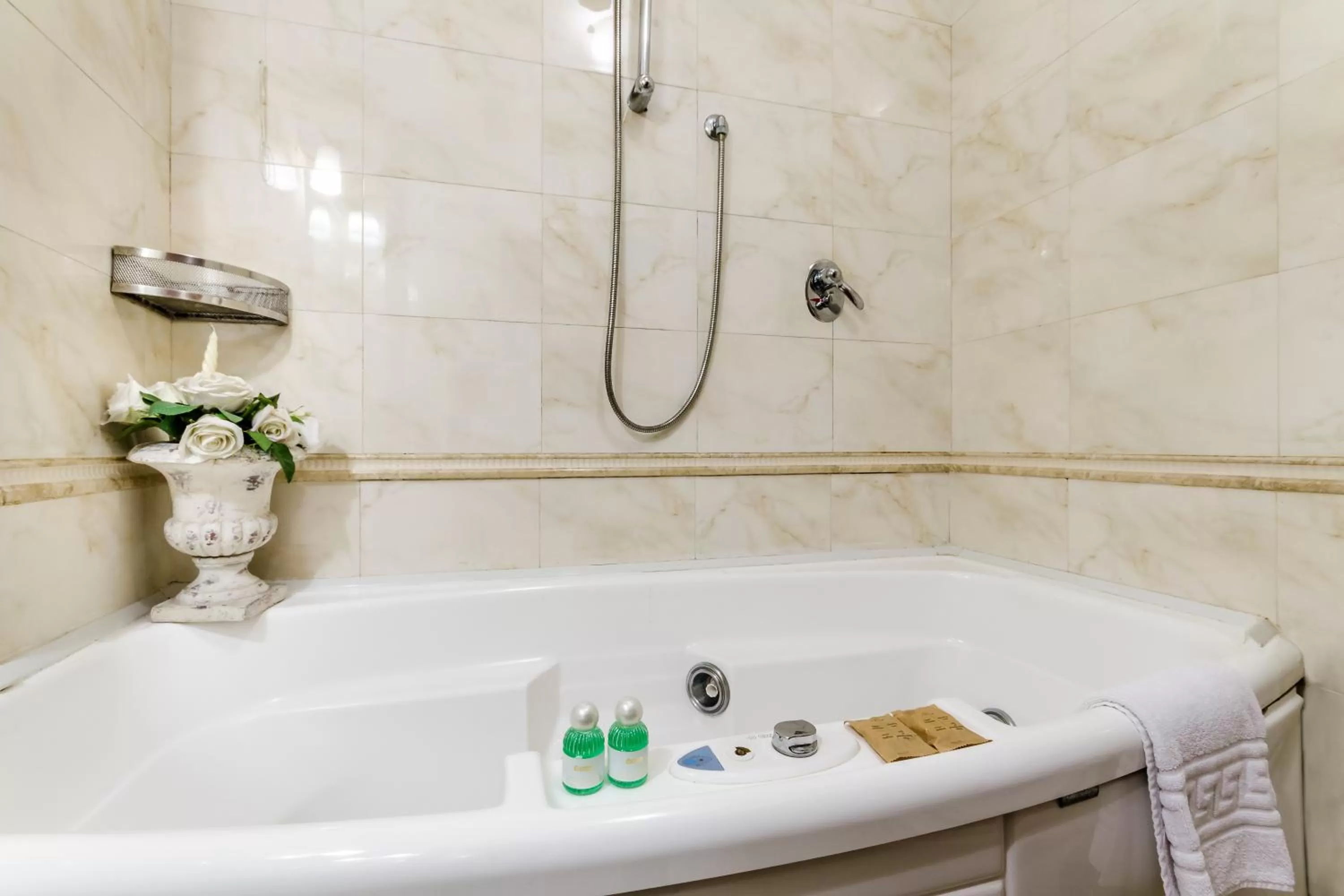 Bathroom in Luxury Rooms H 2000 Roma