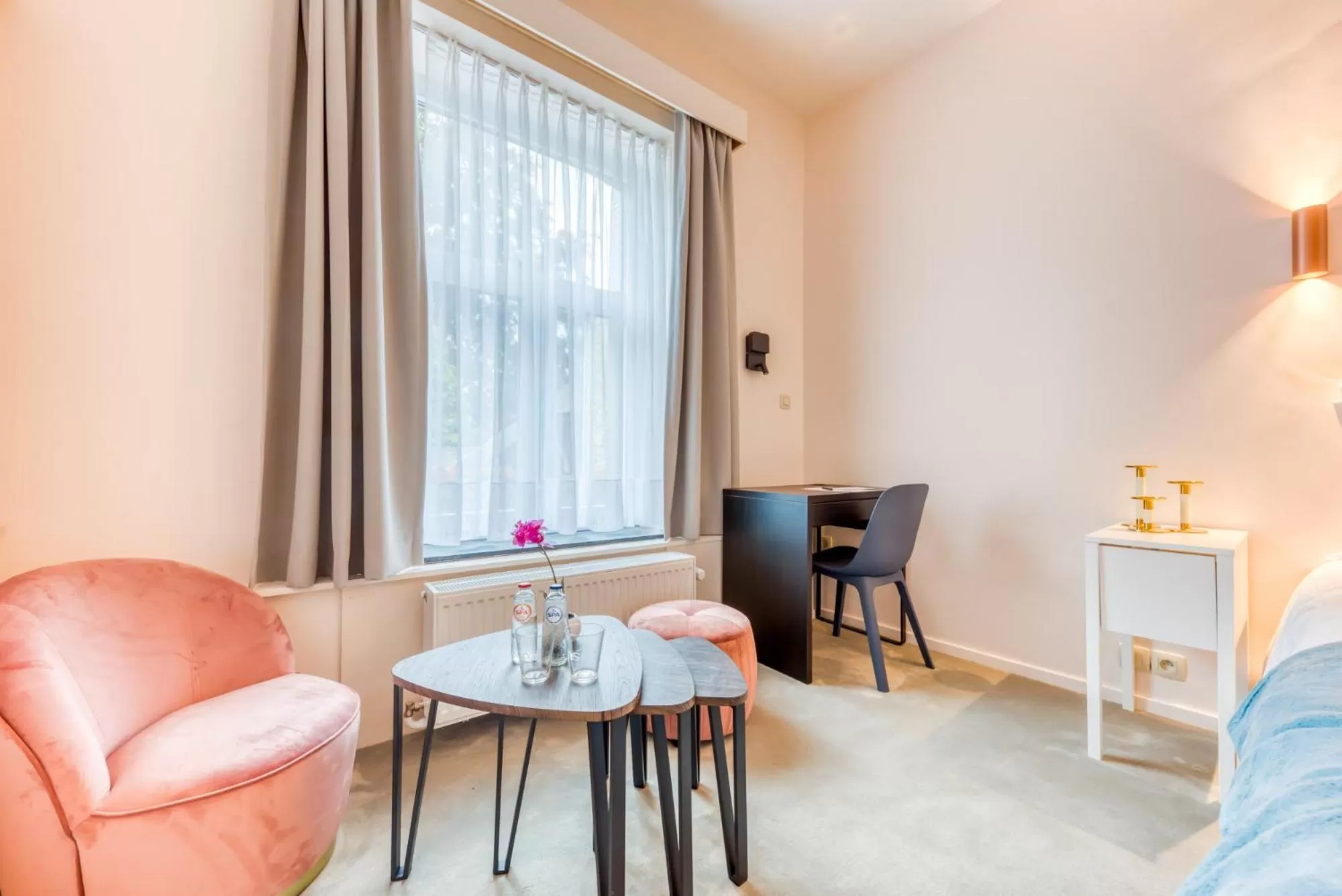 Seating area, Bed in Hôtel Imperi'Ale