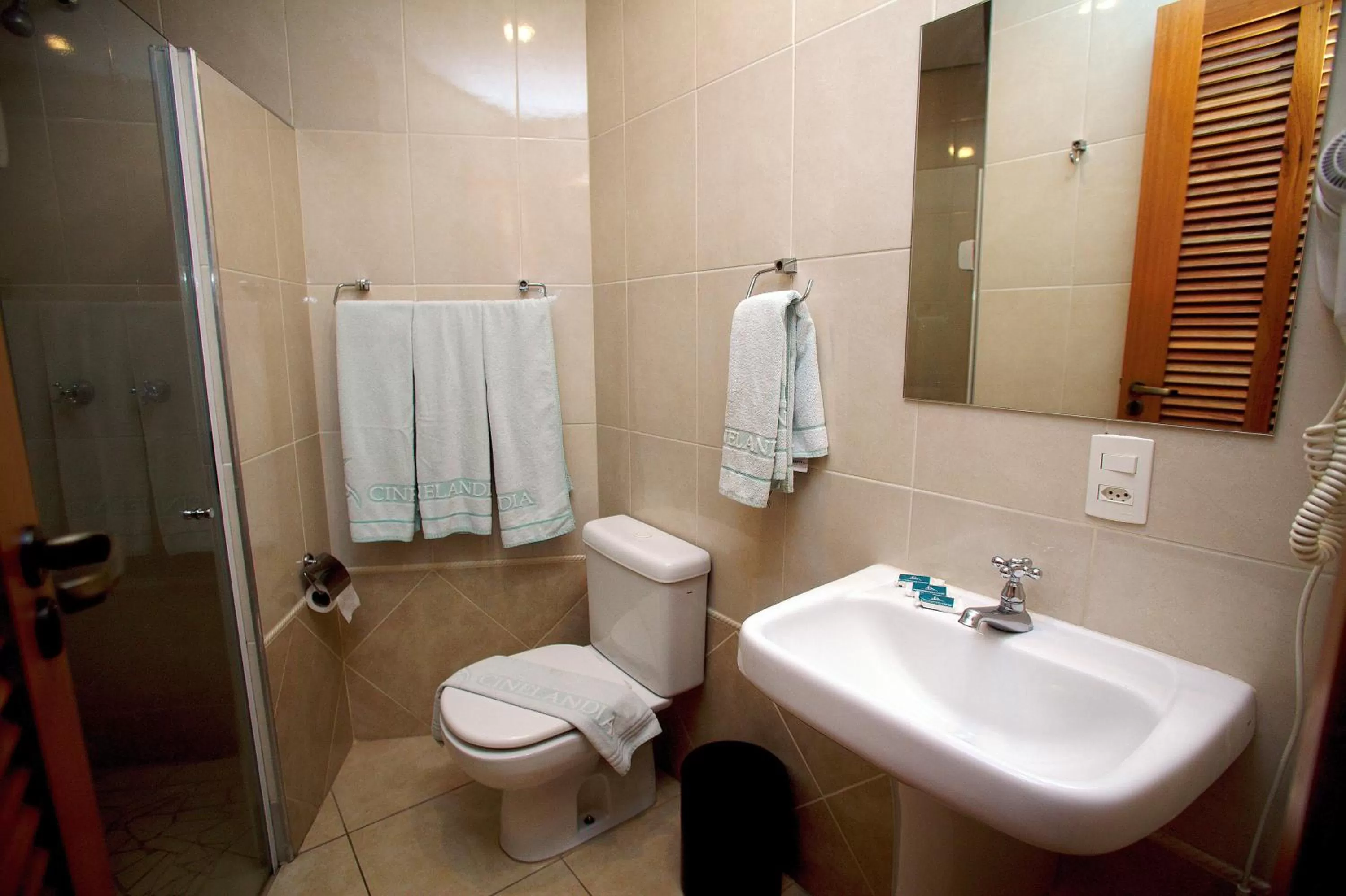 Shower in Cinelandia Hotel