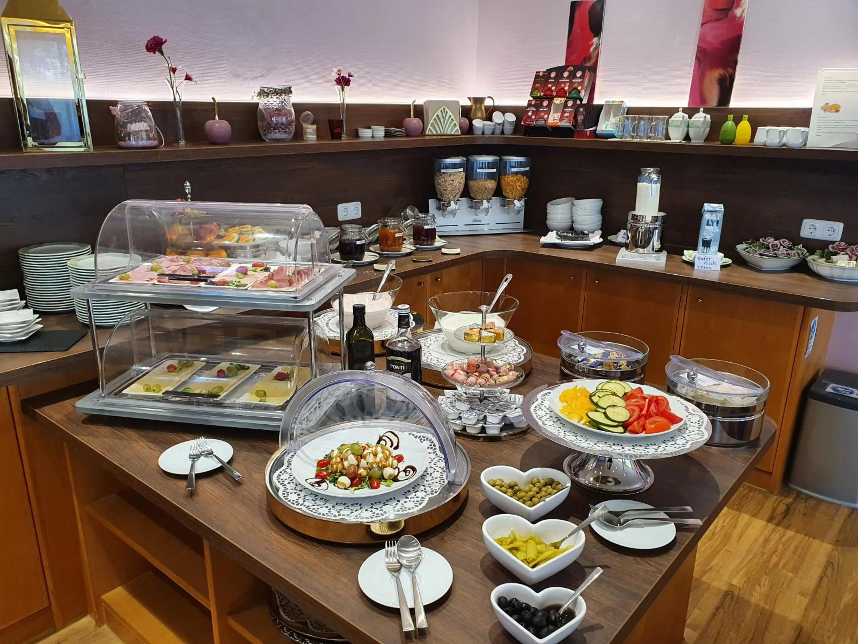 Buffet breakfast in Boutique Hotel Beckenlehner