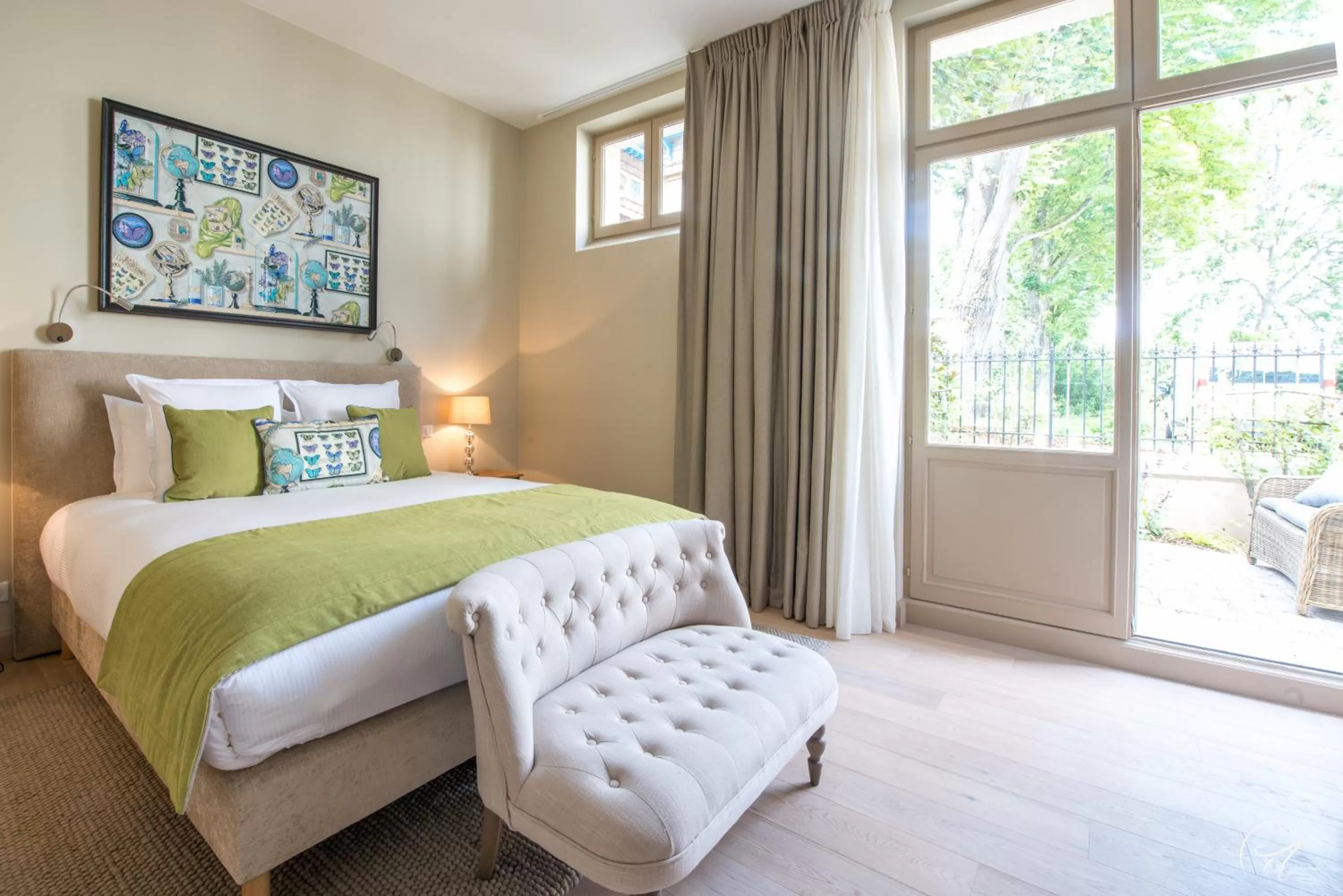 Photo of the whole room, Bed in Les Suites du Champagne de Venoge