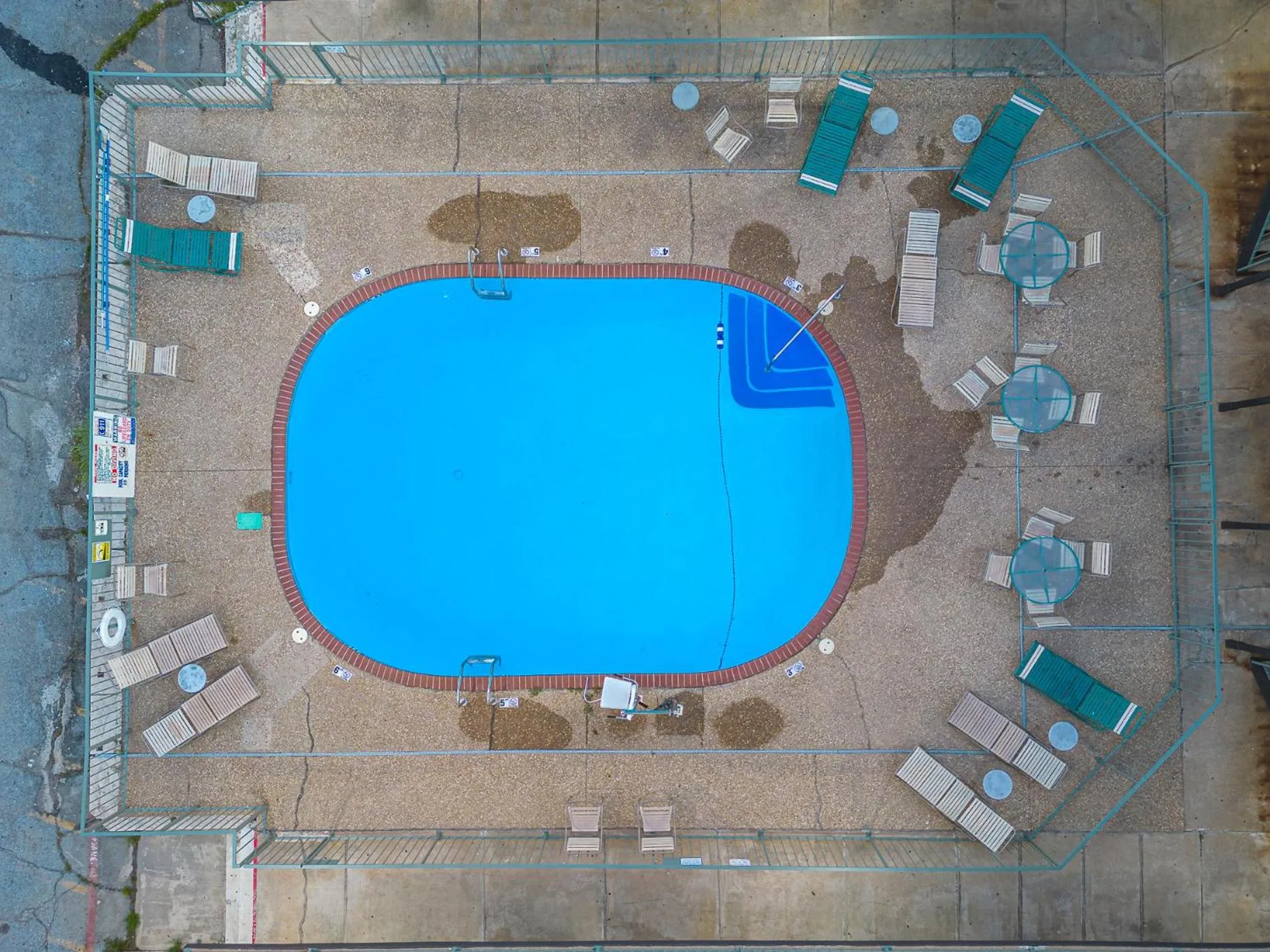 Swimming pool in Quality Inn