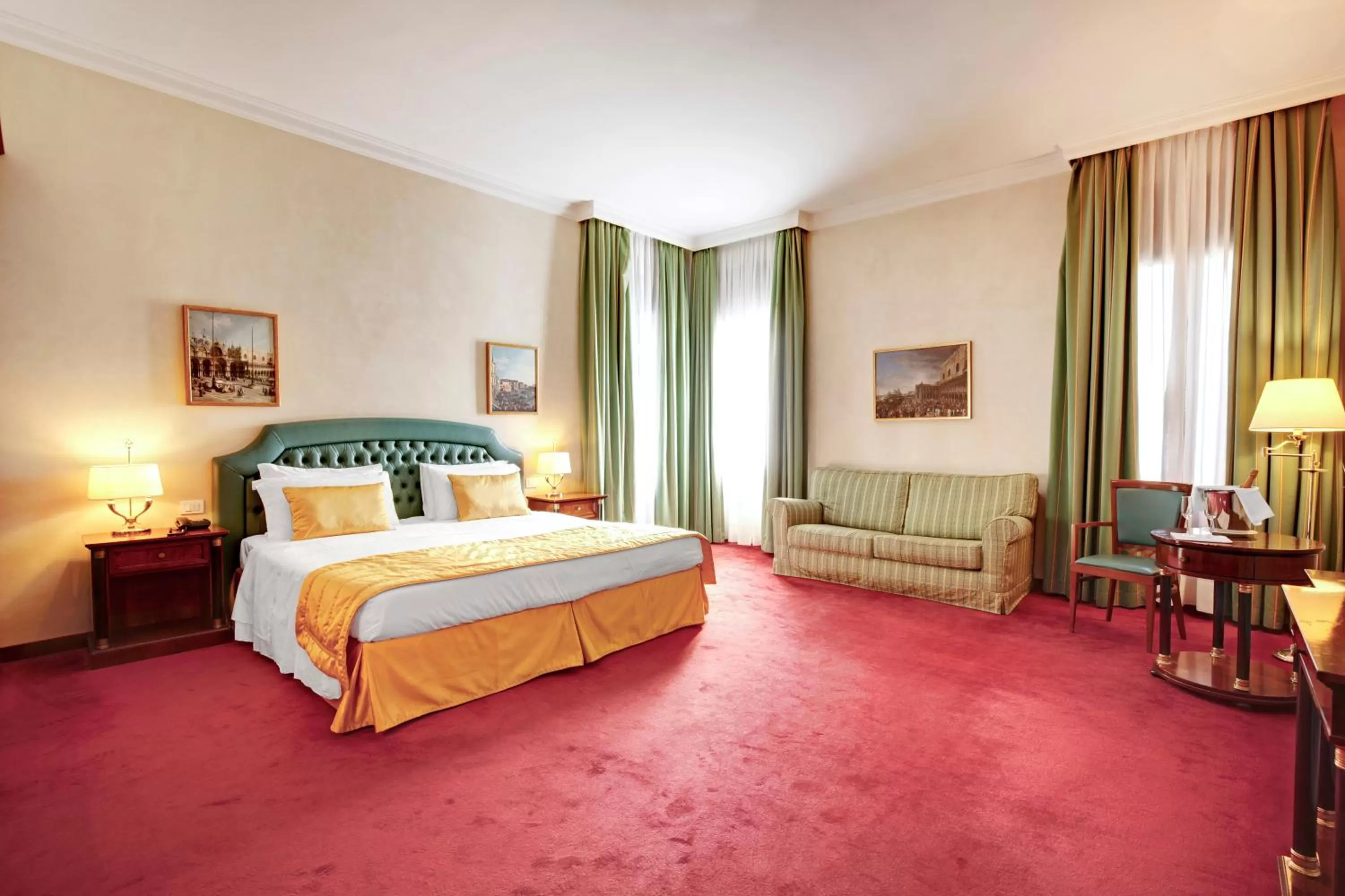 Photo of the whole room, Bed in Hotel Donà Palace