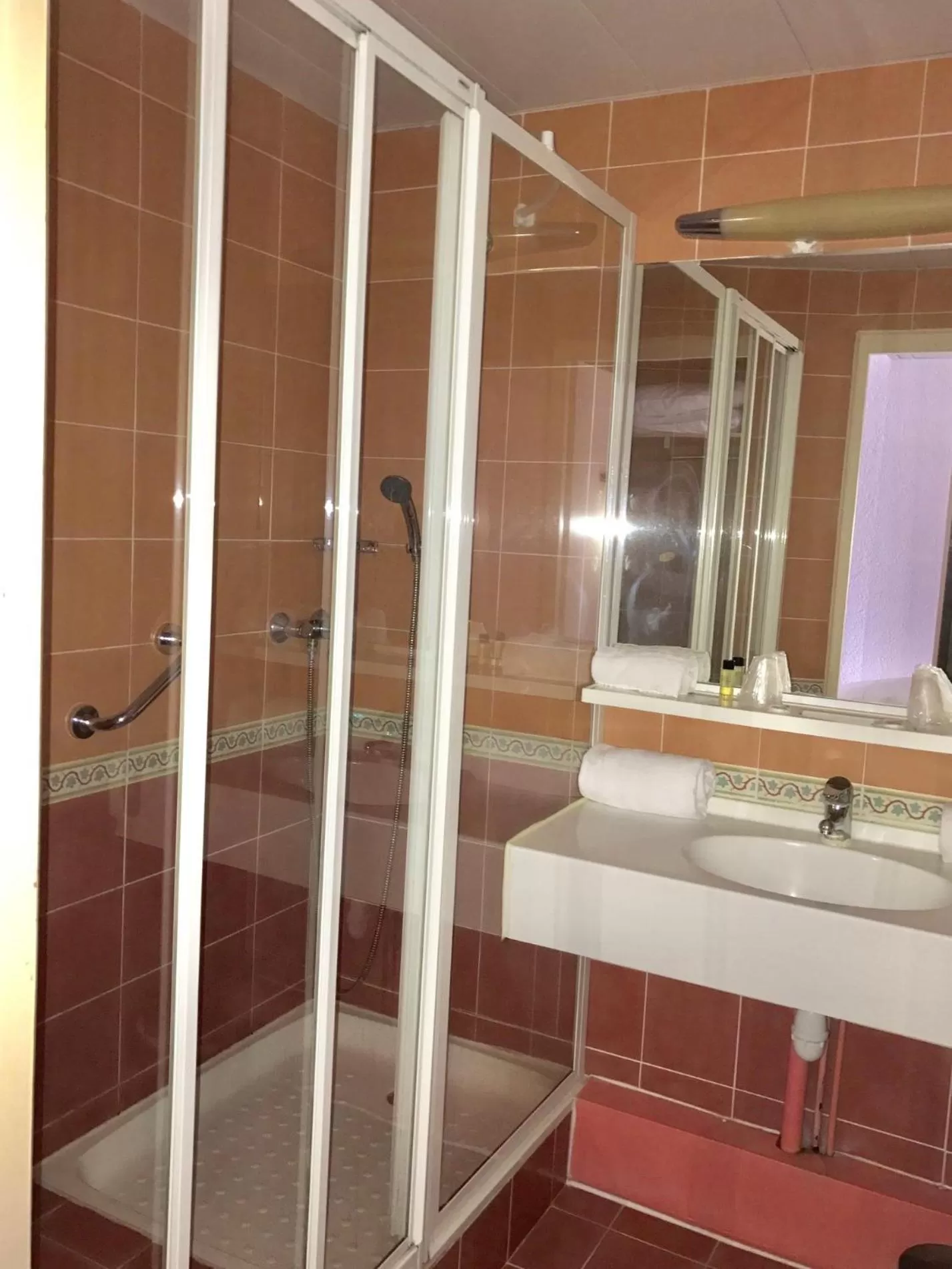 Bathroom in Hotel Club Le Plein Sud Vacances Bleues