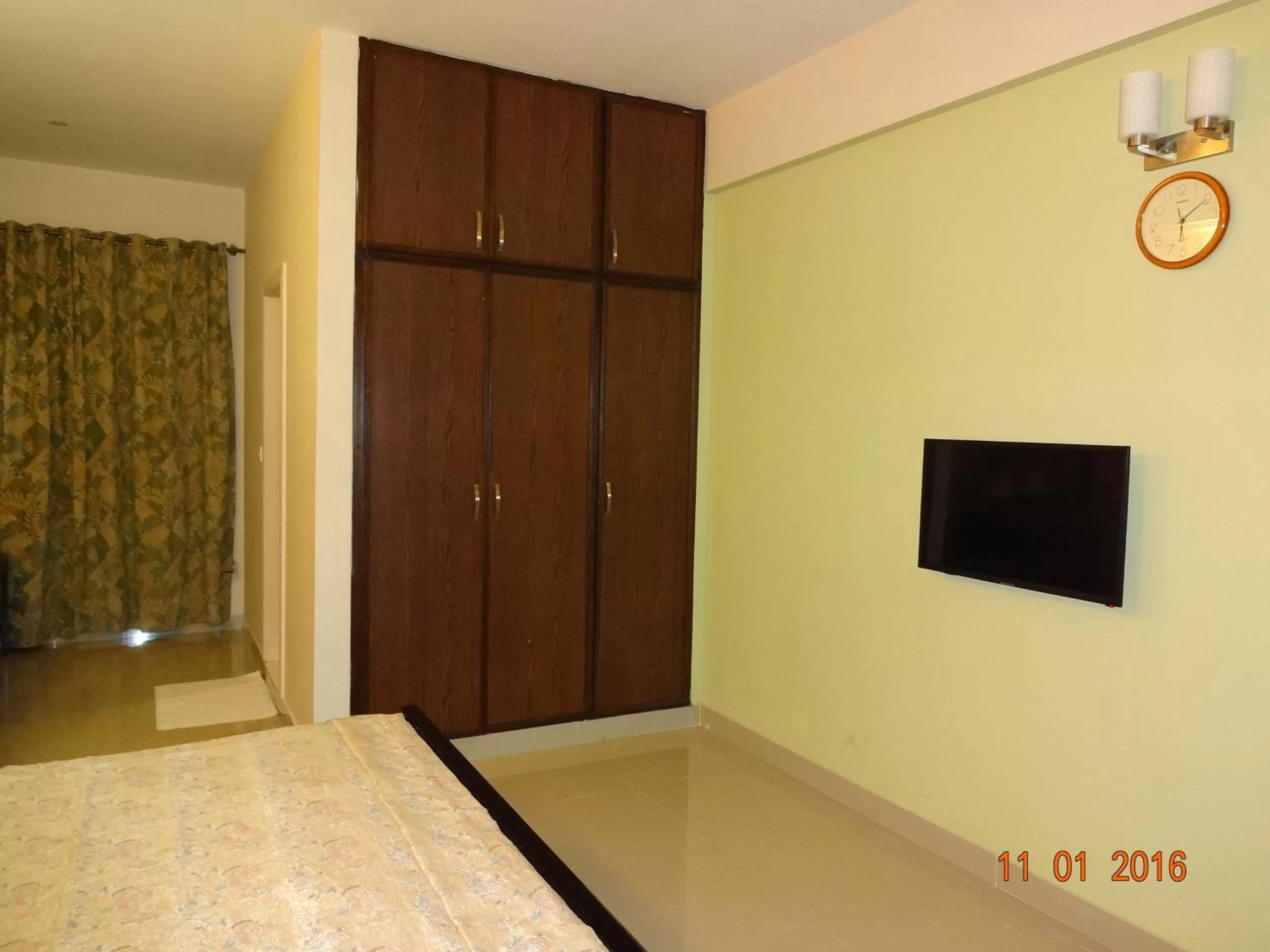 Photo of the whole room, Bed in Jasmine Inn