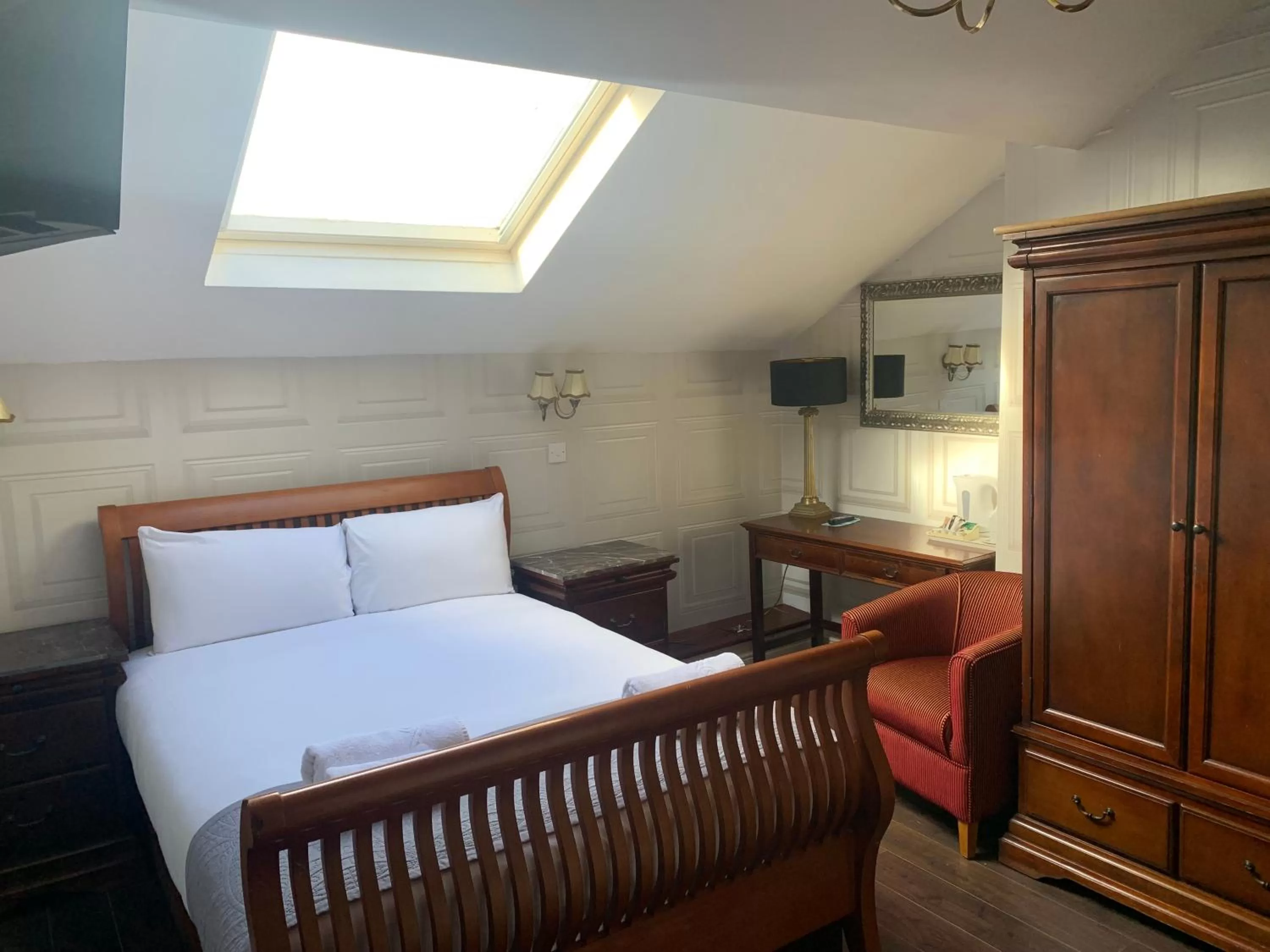 Bedroom, Bed in Beech Mount Hotel - Free Parking