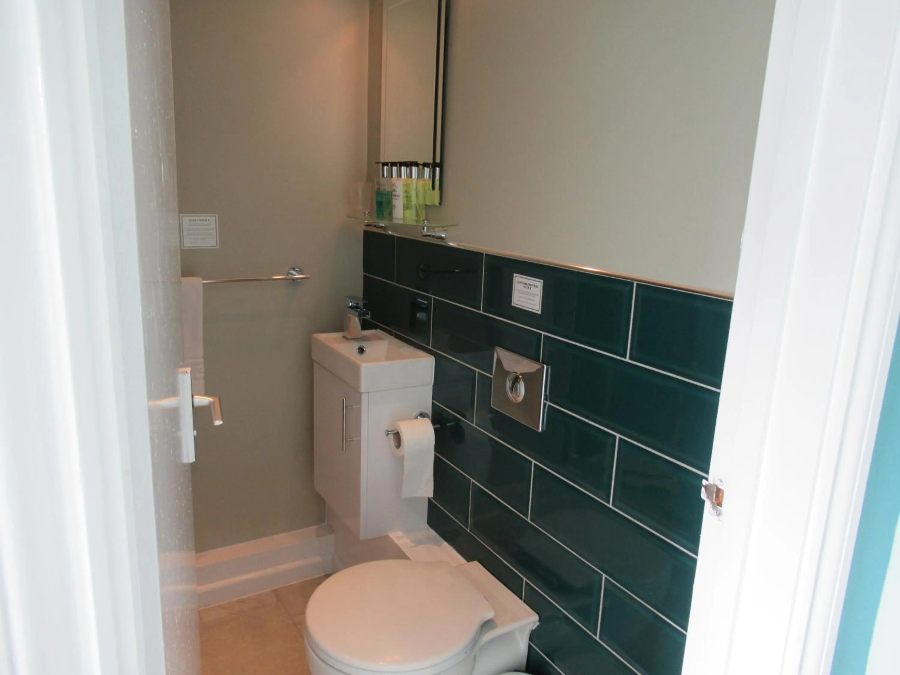 Bathroom in The London Inn