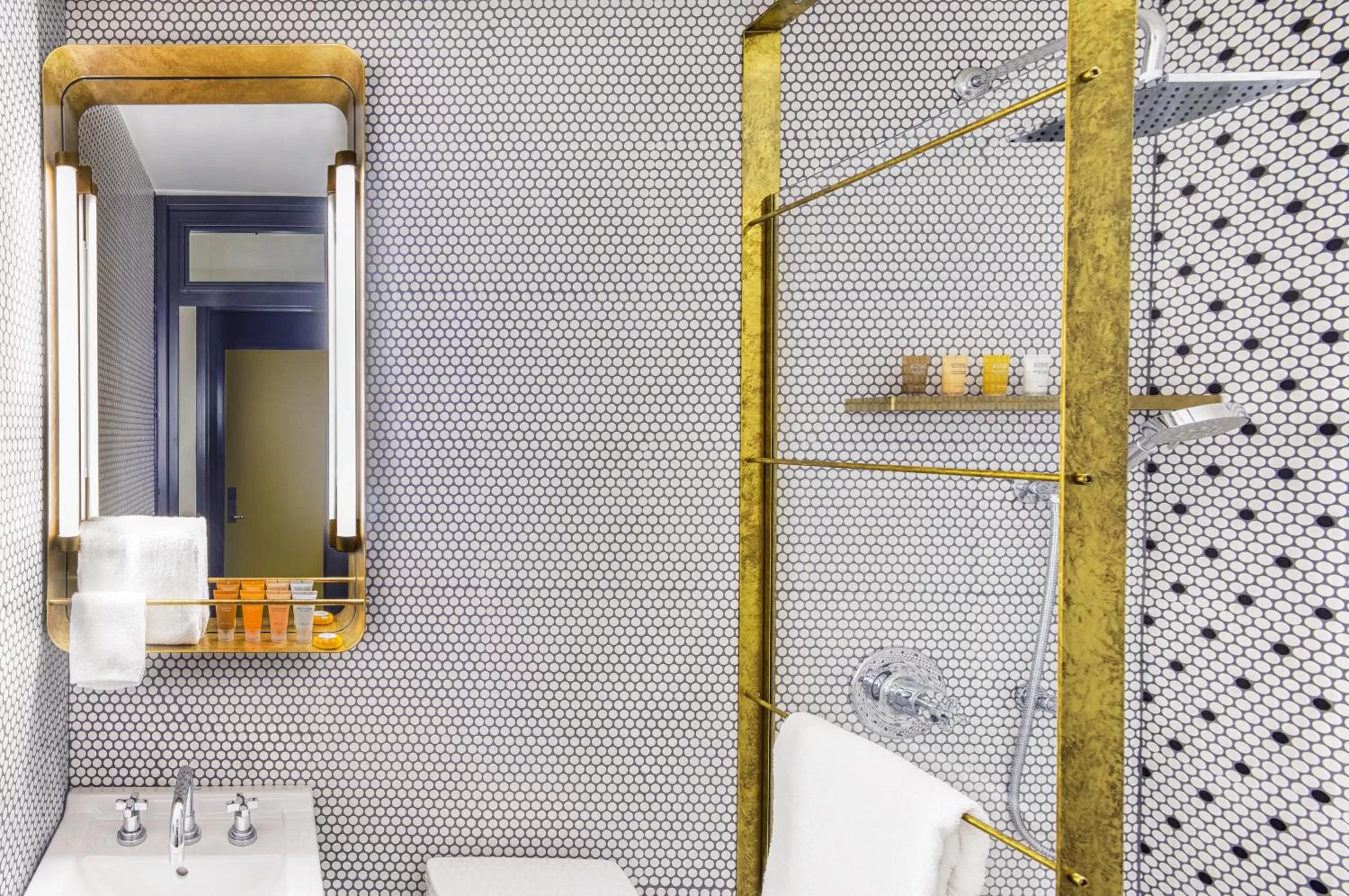 Bathroom in Hotel Shocard Broadway, Times Square