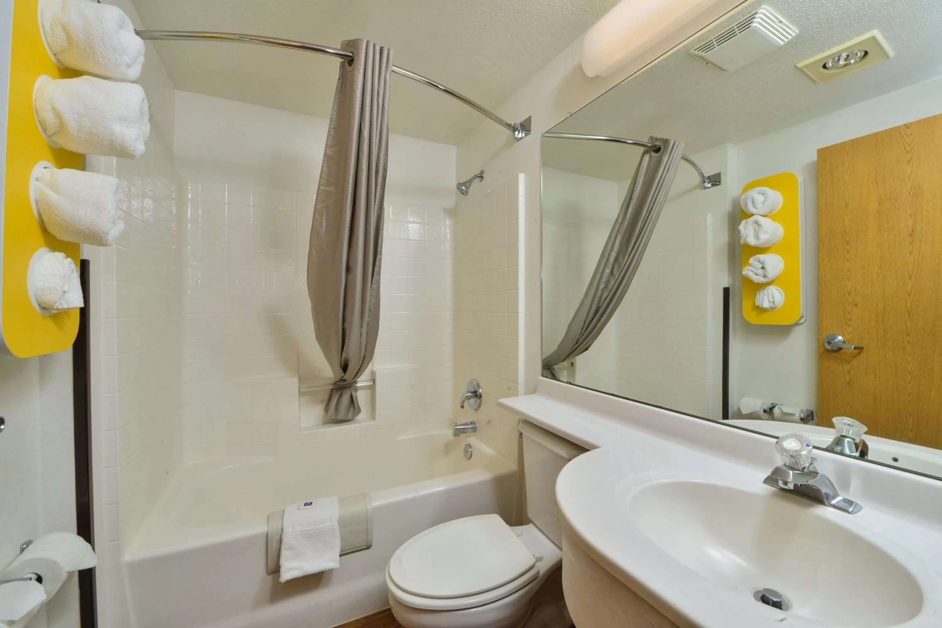 Photo of the whole room in Motel 6-Meridian, ID - Boise W