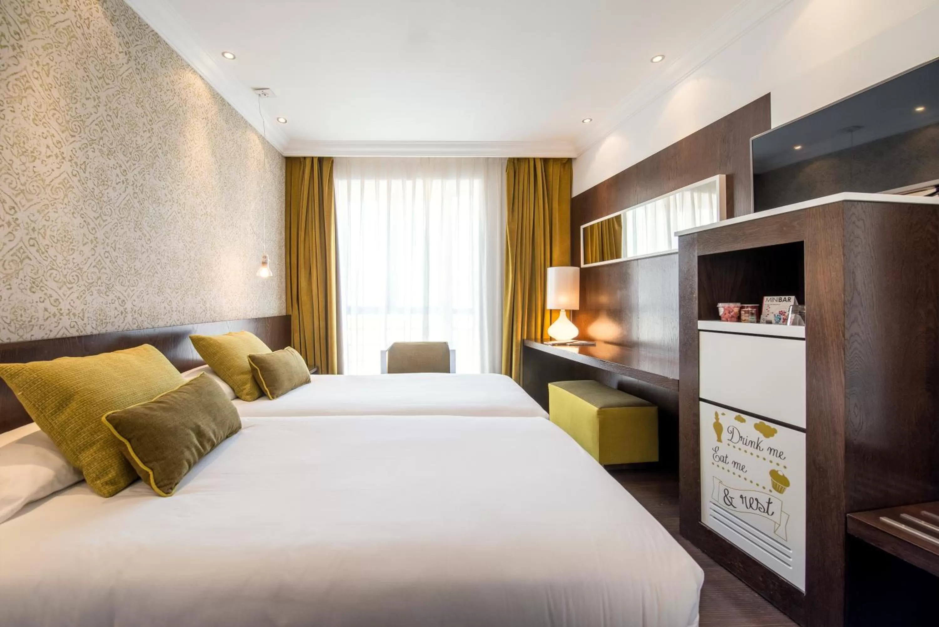 Two Connecting Double Rooms in Vincci Centrum