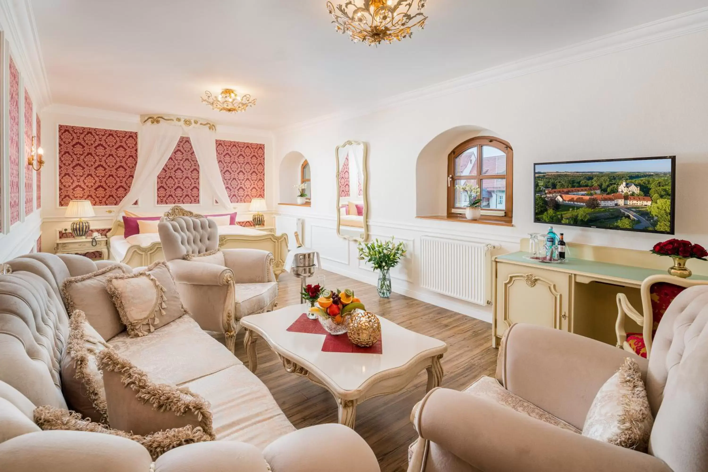 Suite "Rokoko" - single occupancy in Schlosshotel Klaffenbach Suite "Rokoko" - single occupancy in Schlosshotel Klaffenbach