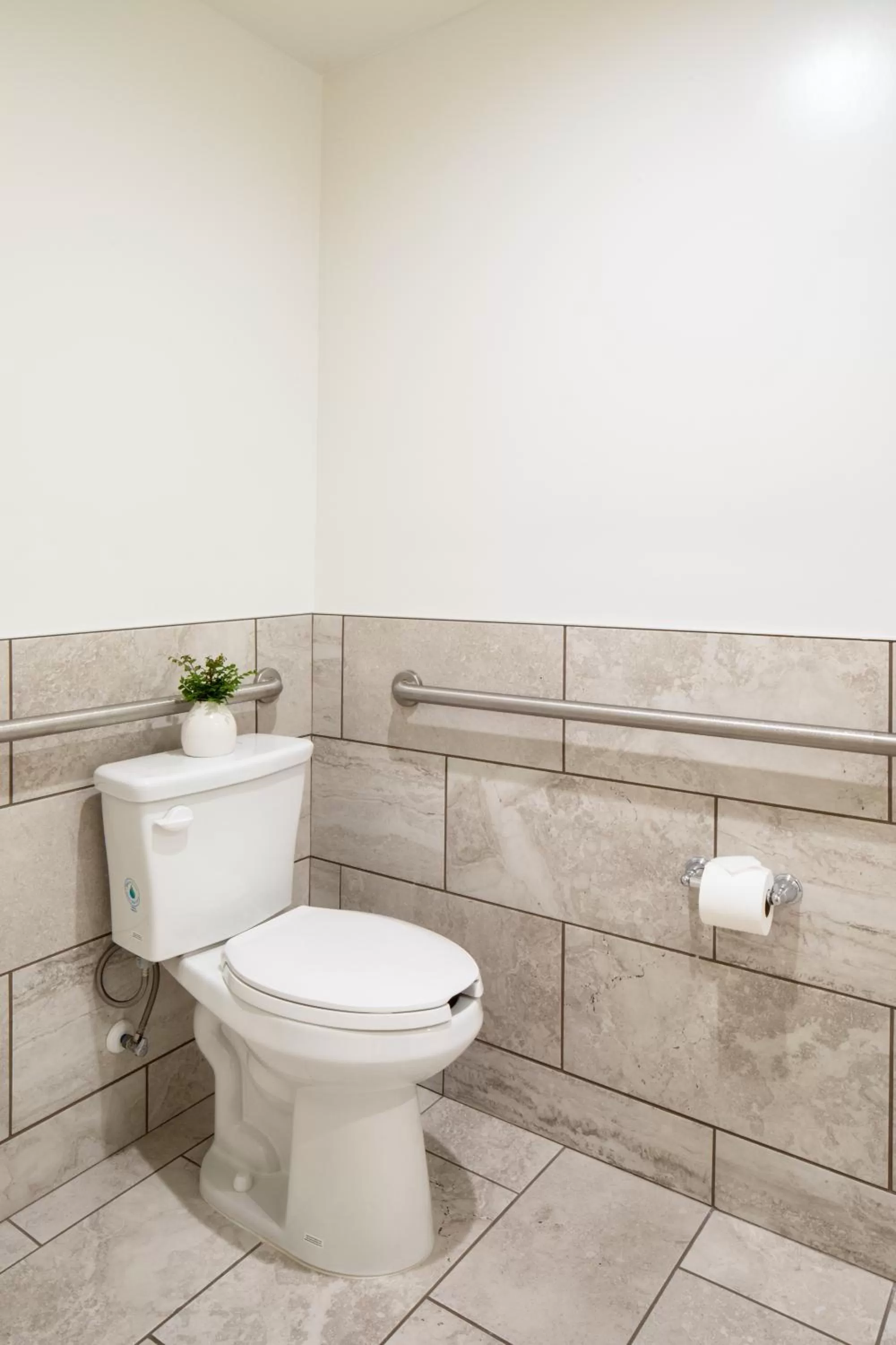 Toilet in Ayres Hotel Costa Mesa Newport Beach