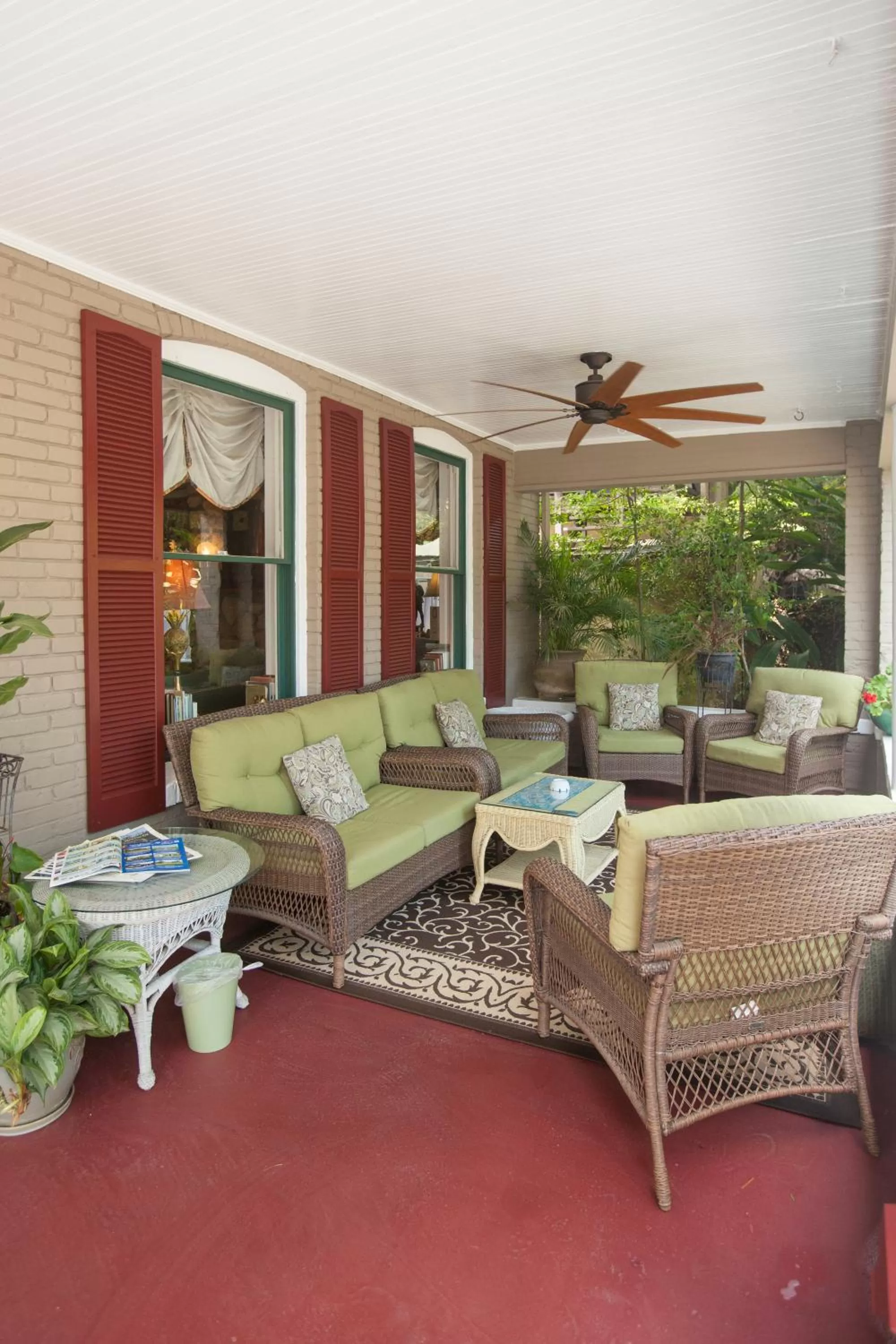 Facade/entrance, Lounge/Bar in Inn on Charlotte