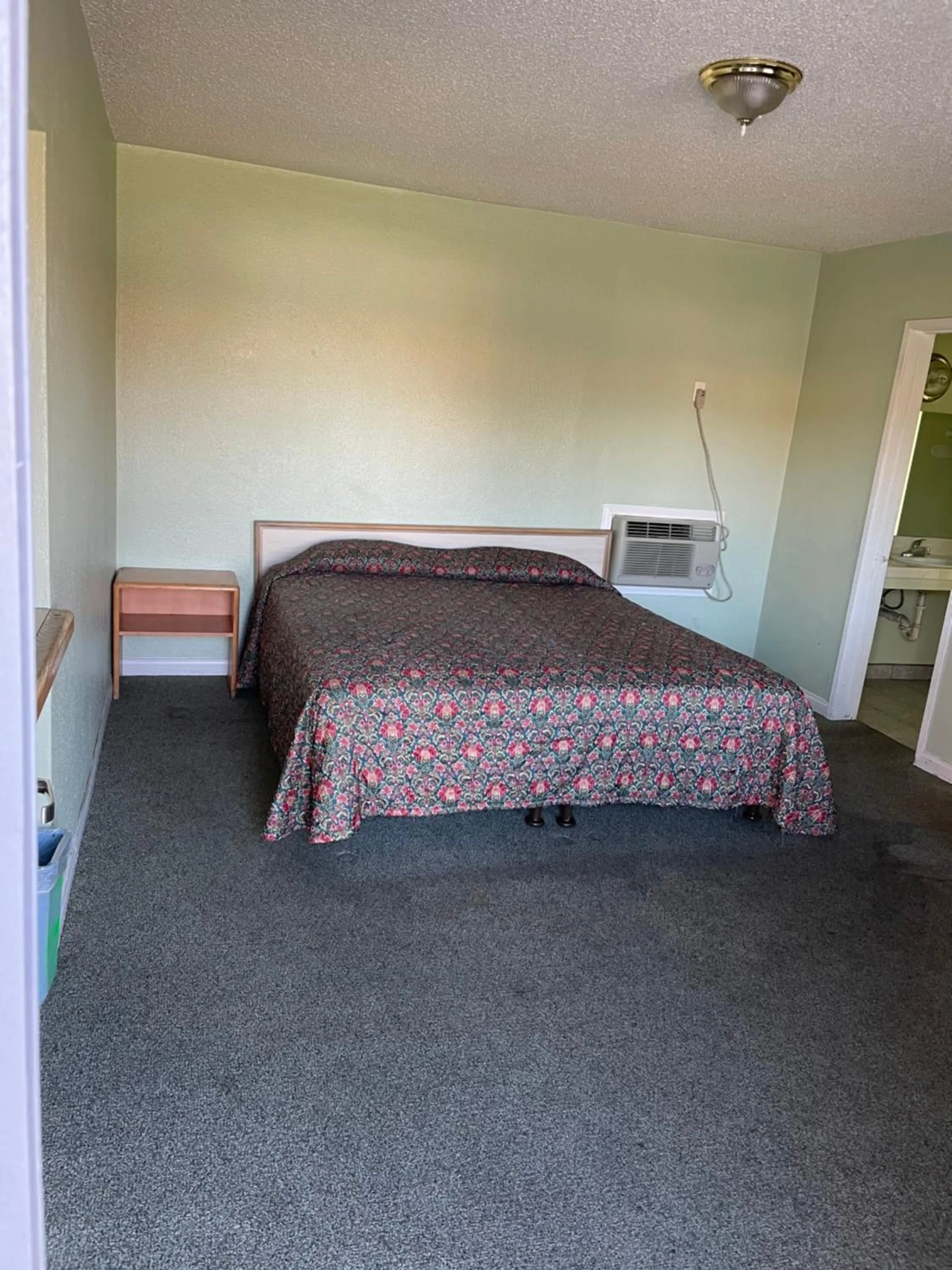 Bed in RAMONA MOTEL