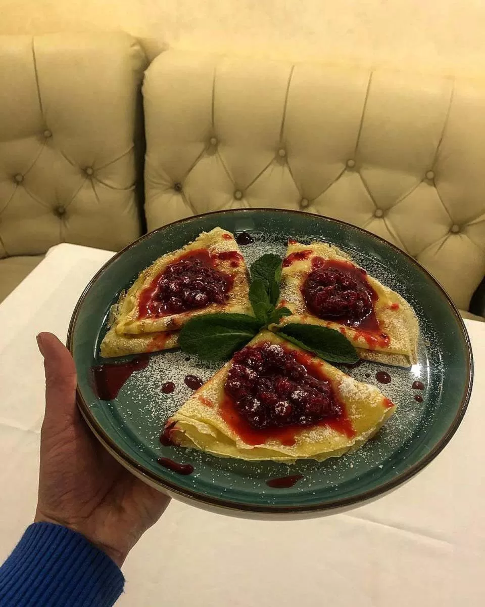 Restaurant/places to eat in Eduard Hotel