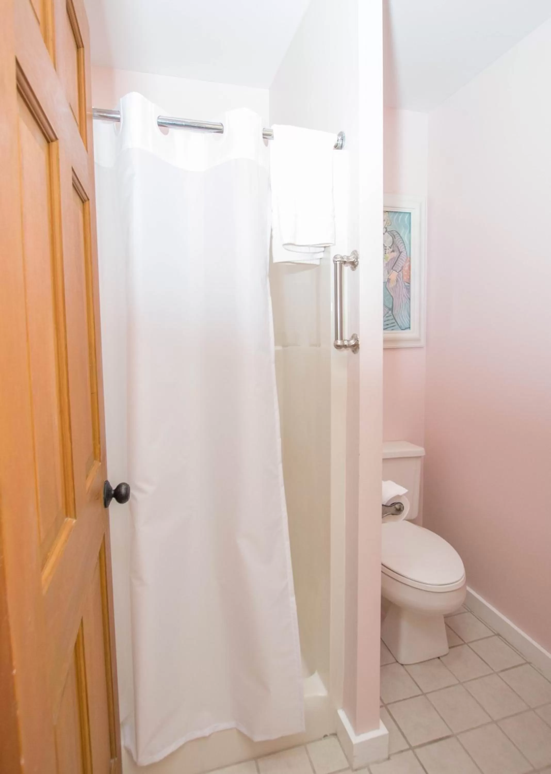 Shower in Terrace Inn and 1911 Restaurant