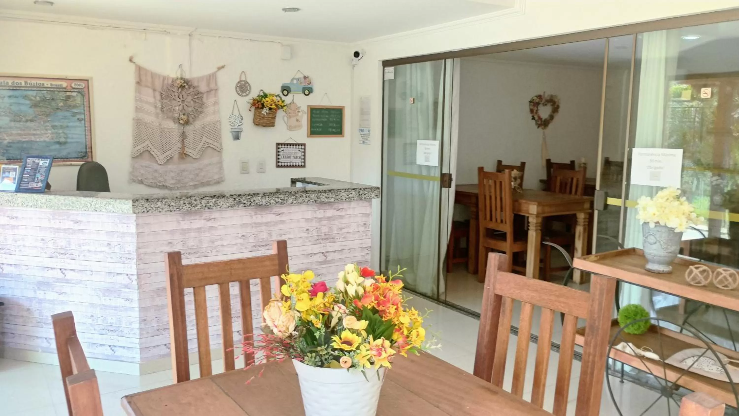 Living room, Dining Area in Hibiscos Pousada