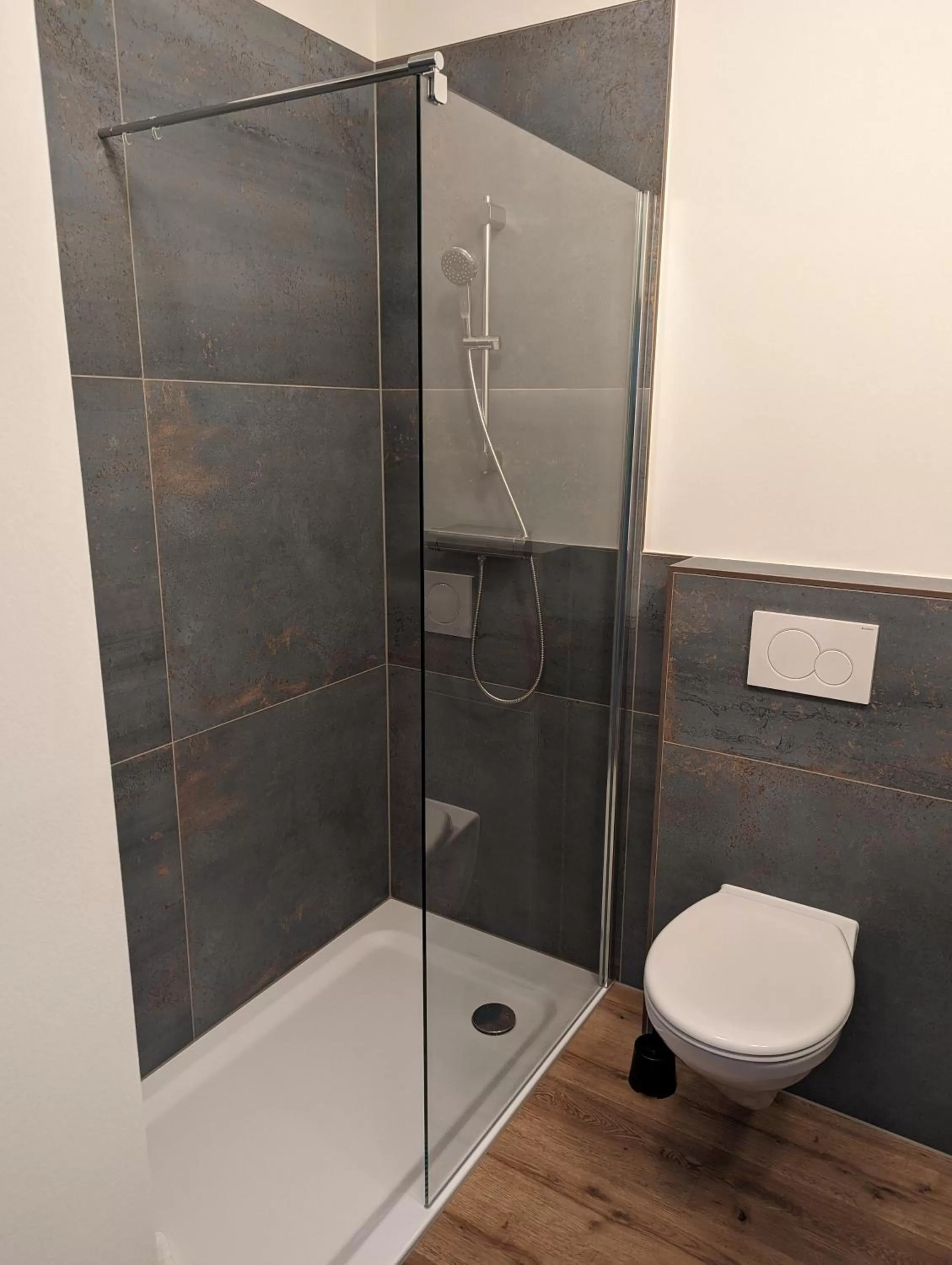 Shower in PaGa - Parkgaststaette