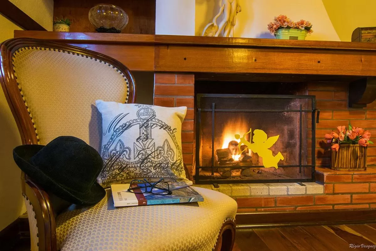 flat iron in Pousada Ricanto Amore Mio