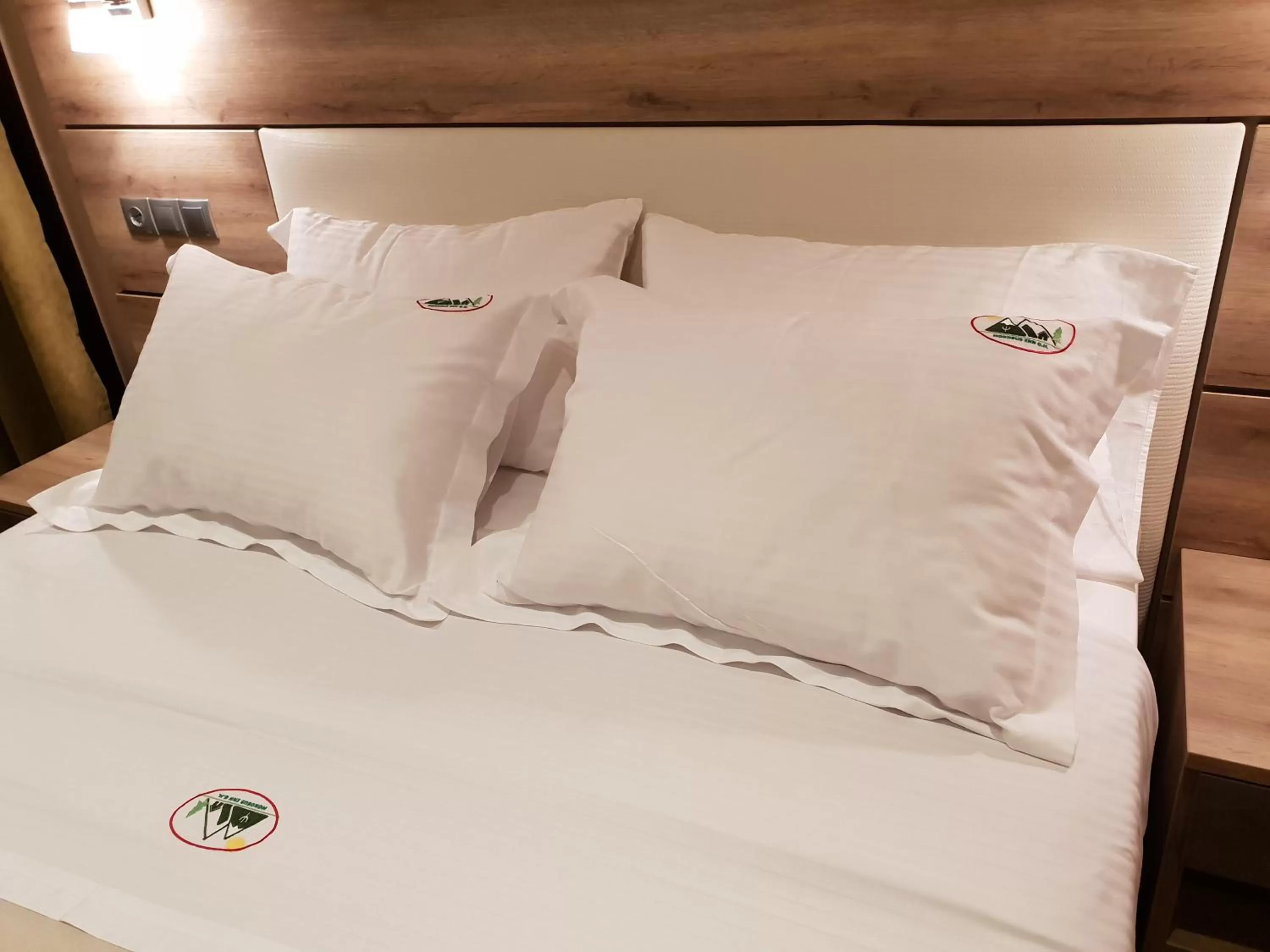 Photo of the whole room, Bed in Mondeus Inn Luxury