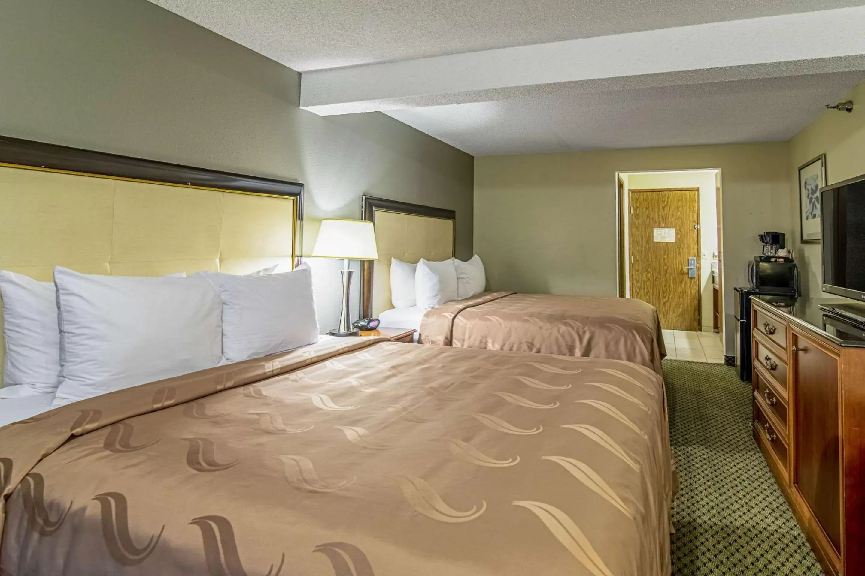 Queen Room with Two Queen Beds - Accessible/Non-Smoking in Roosevelt Hotel Queen Room with Two Queen Beds - Accessible/Non-Smoking in Roosevelt Hotel