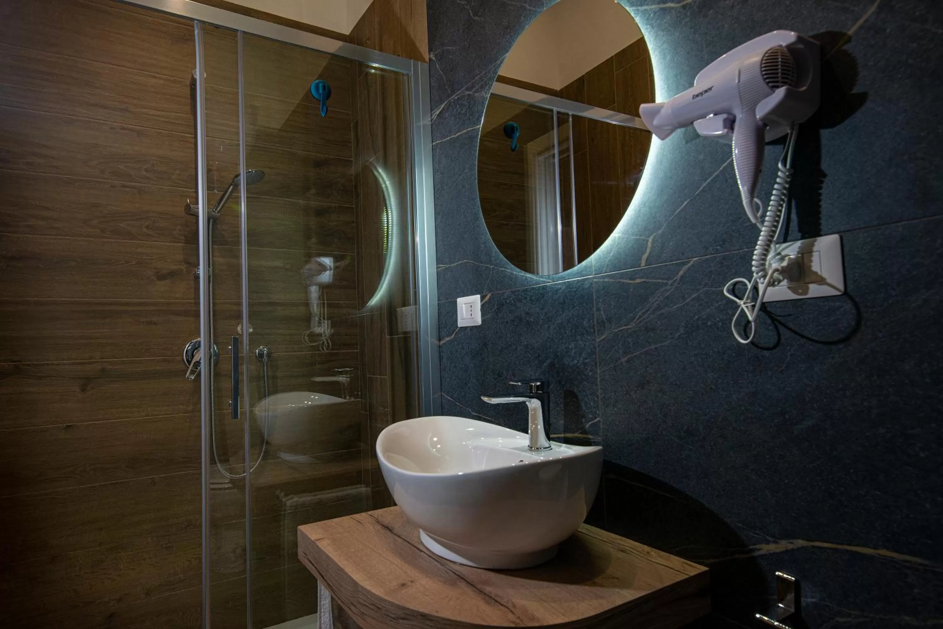 Shower, Bathroom in VIVI A NAPOLI