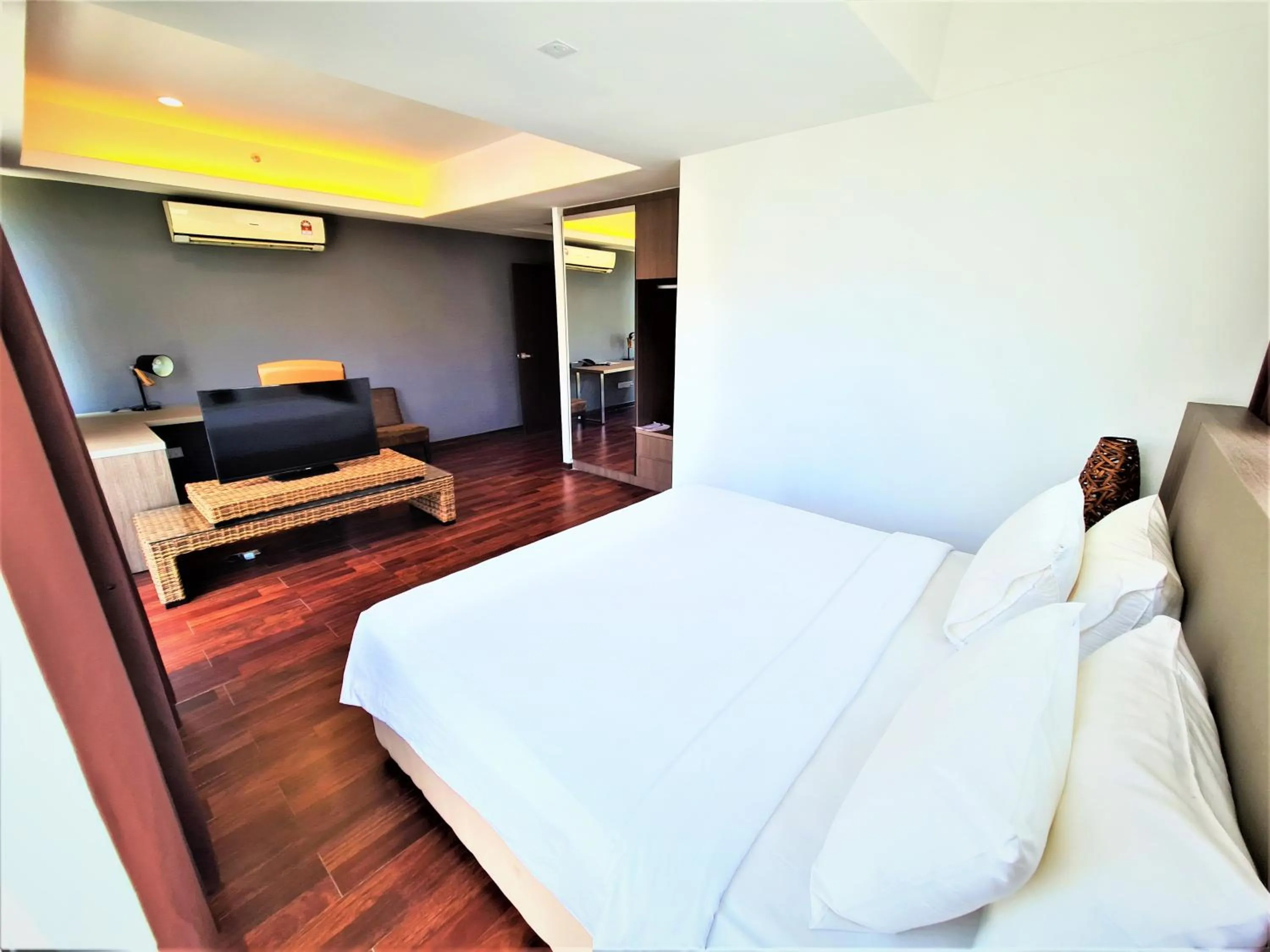 Bedroom, Bed in Nexus Regency Suites & Hotel